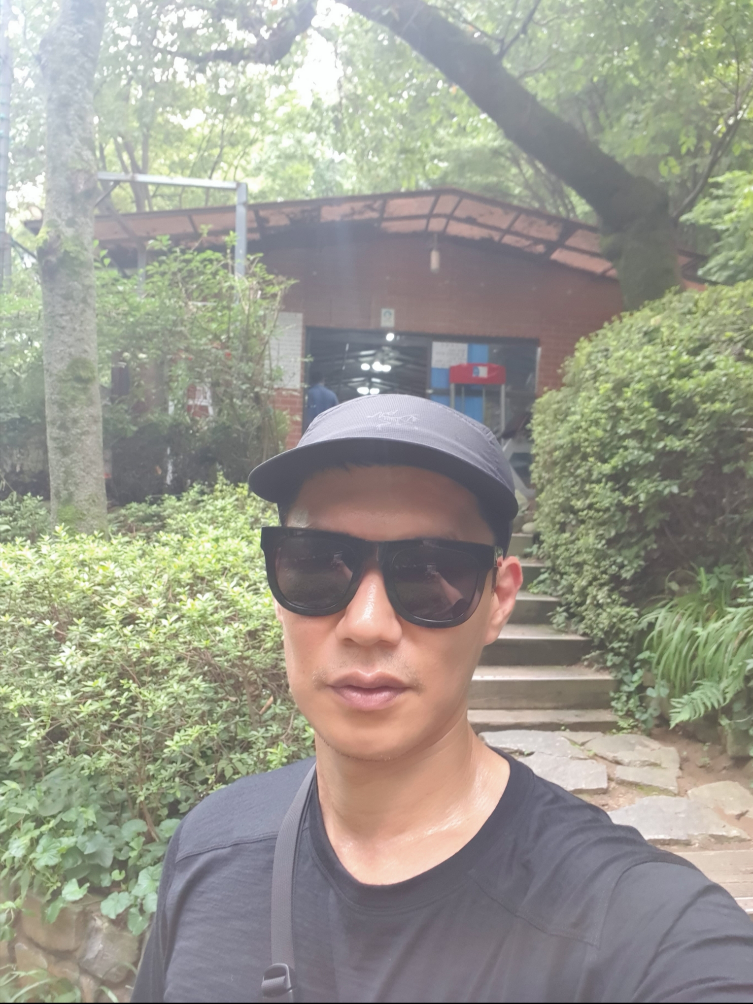Arc'teryx Norvan Regular Brim Hat Black 착용 스타일