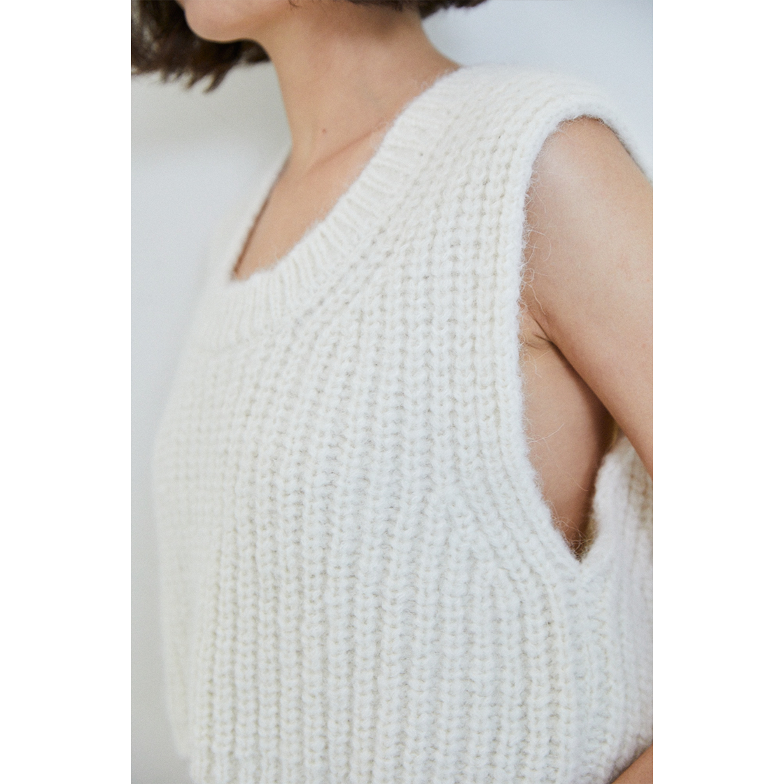 FARVEN Ann Alpaca Crop Knit Vest Ivory 상세 이미지 2