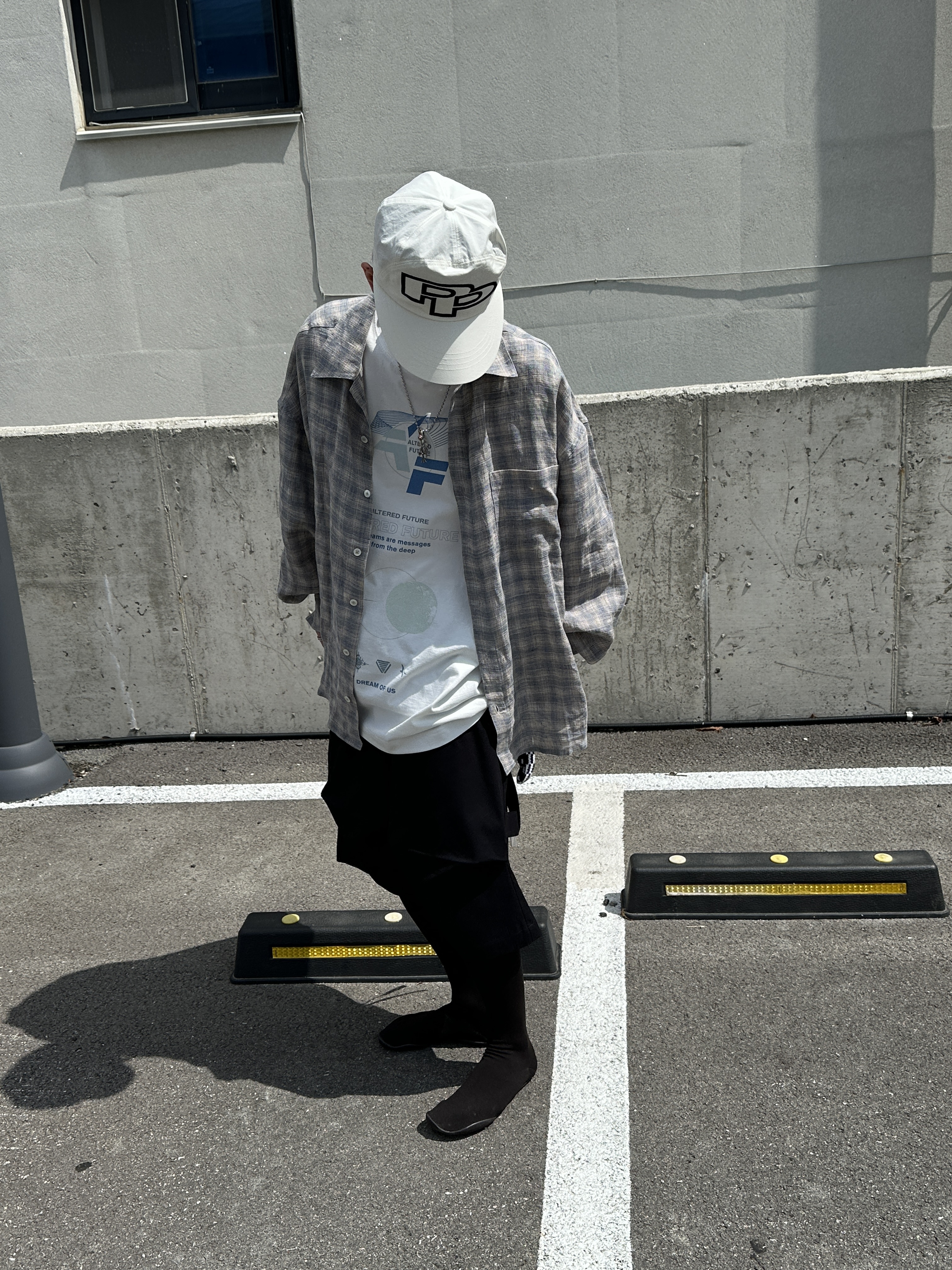 Yeezy YZY Pods Black, Nonnod Alpine Carpenter Shorts Matt Black 착용 스타일 - 4