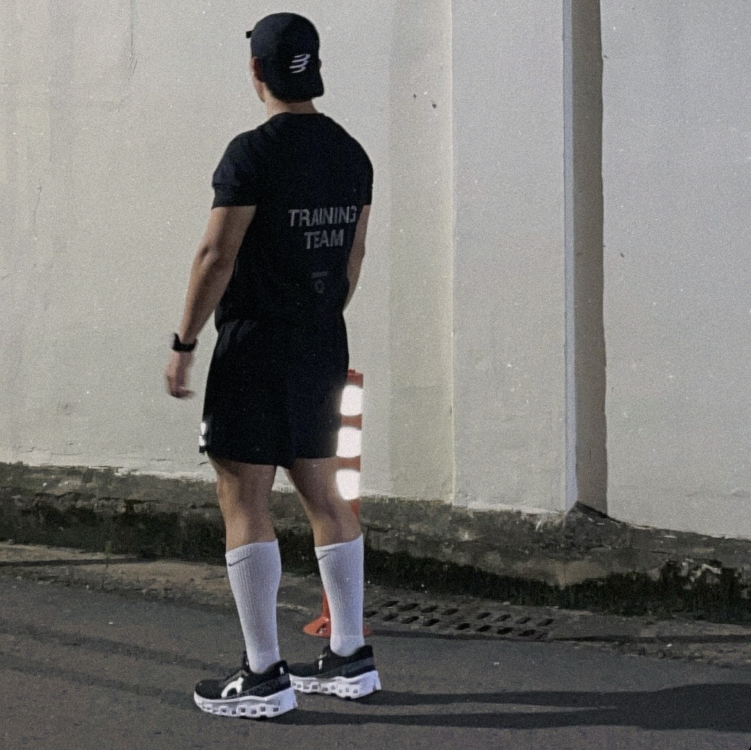 On Running Cloudmonster 2 Black Frost 착용 스타일 - 2