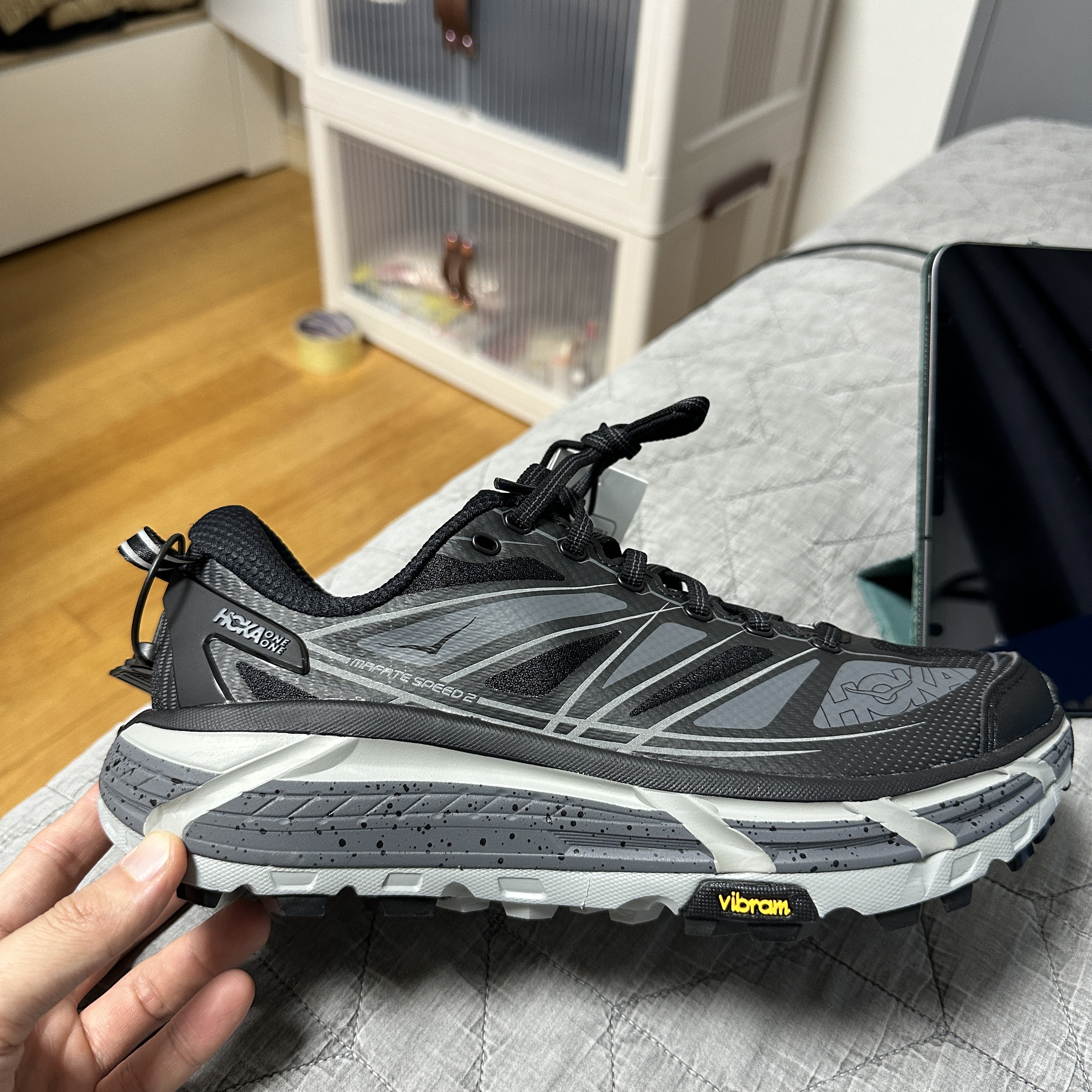 Hoka Mafate Speed 2 Black Castlerock, Hoka Hopara 2 Black 착용 스타일 - 1