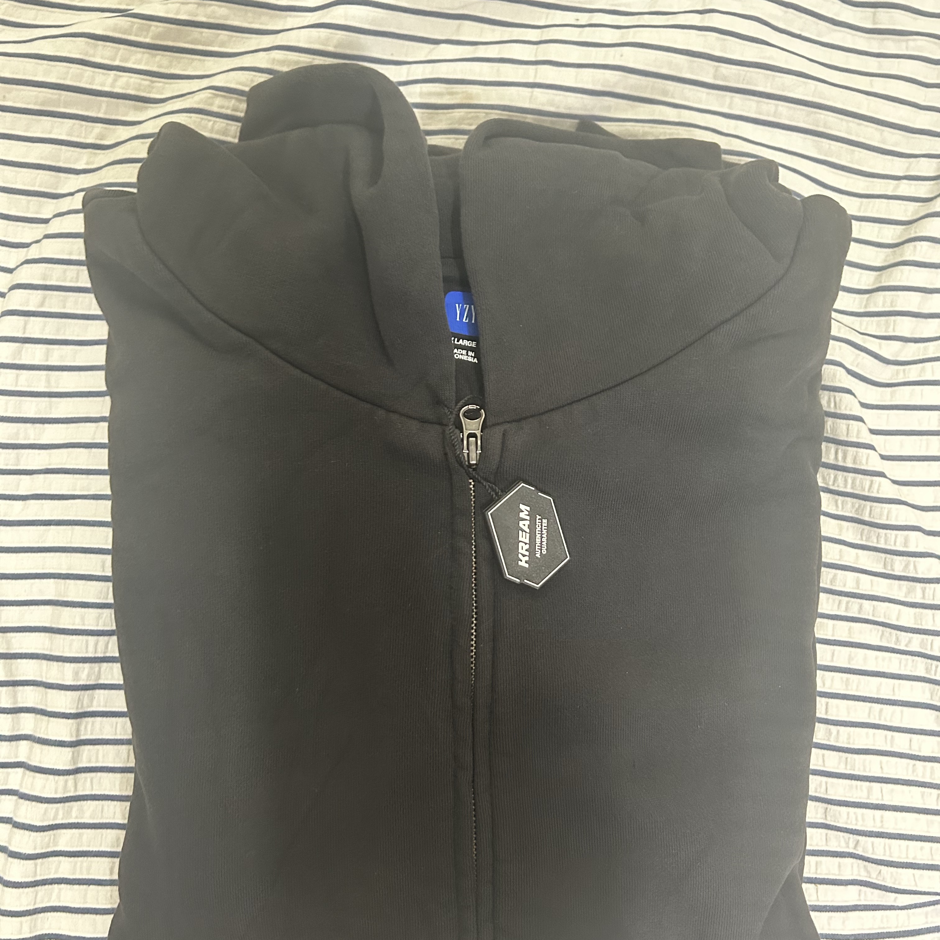 Yeezy YZY Zip-Up Hoodie Black 착용 스타일 - 3