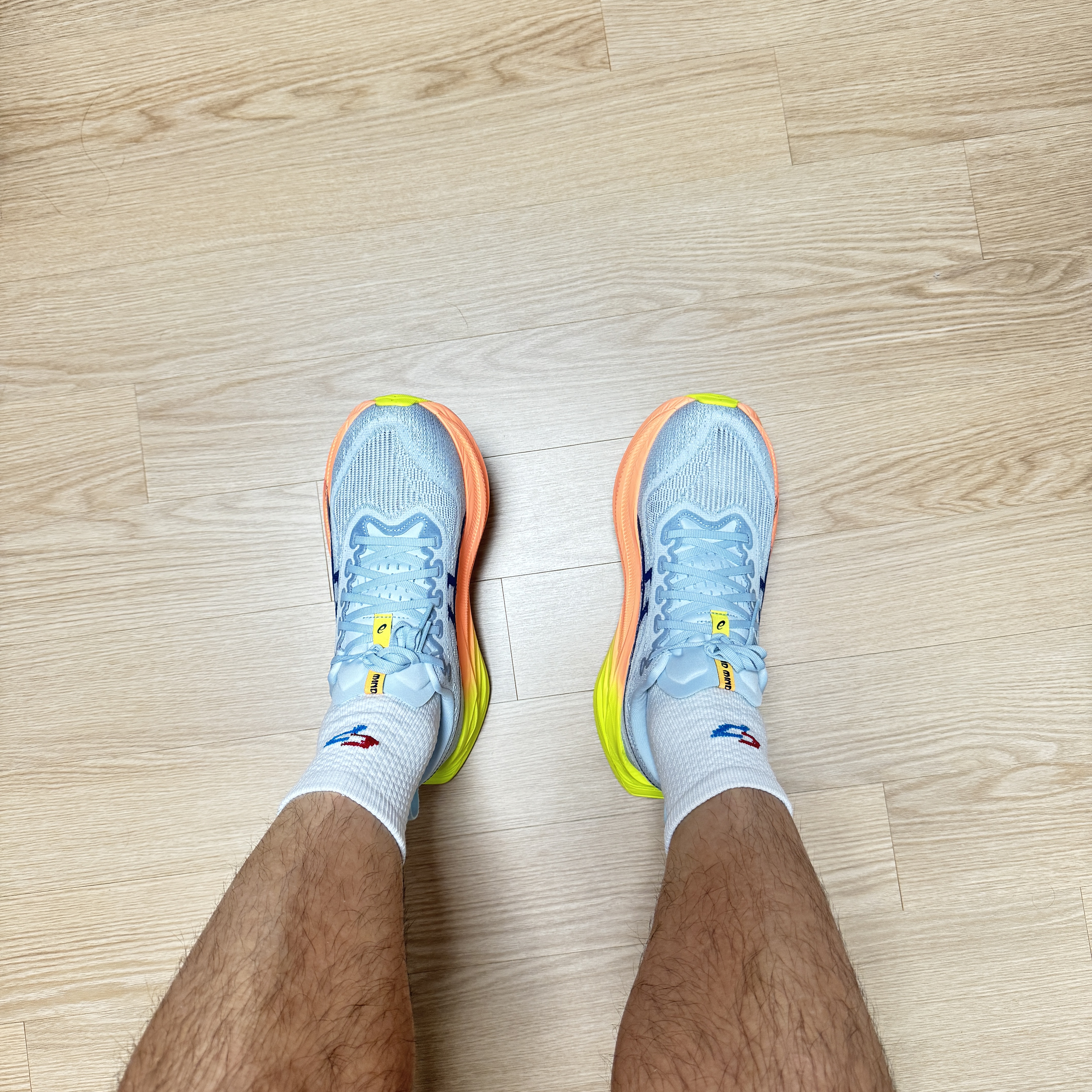 Asics Superblast 2 Paris Cool Grey Safety Yellow 착용 스타일 - 1