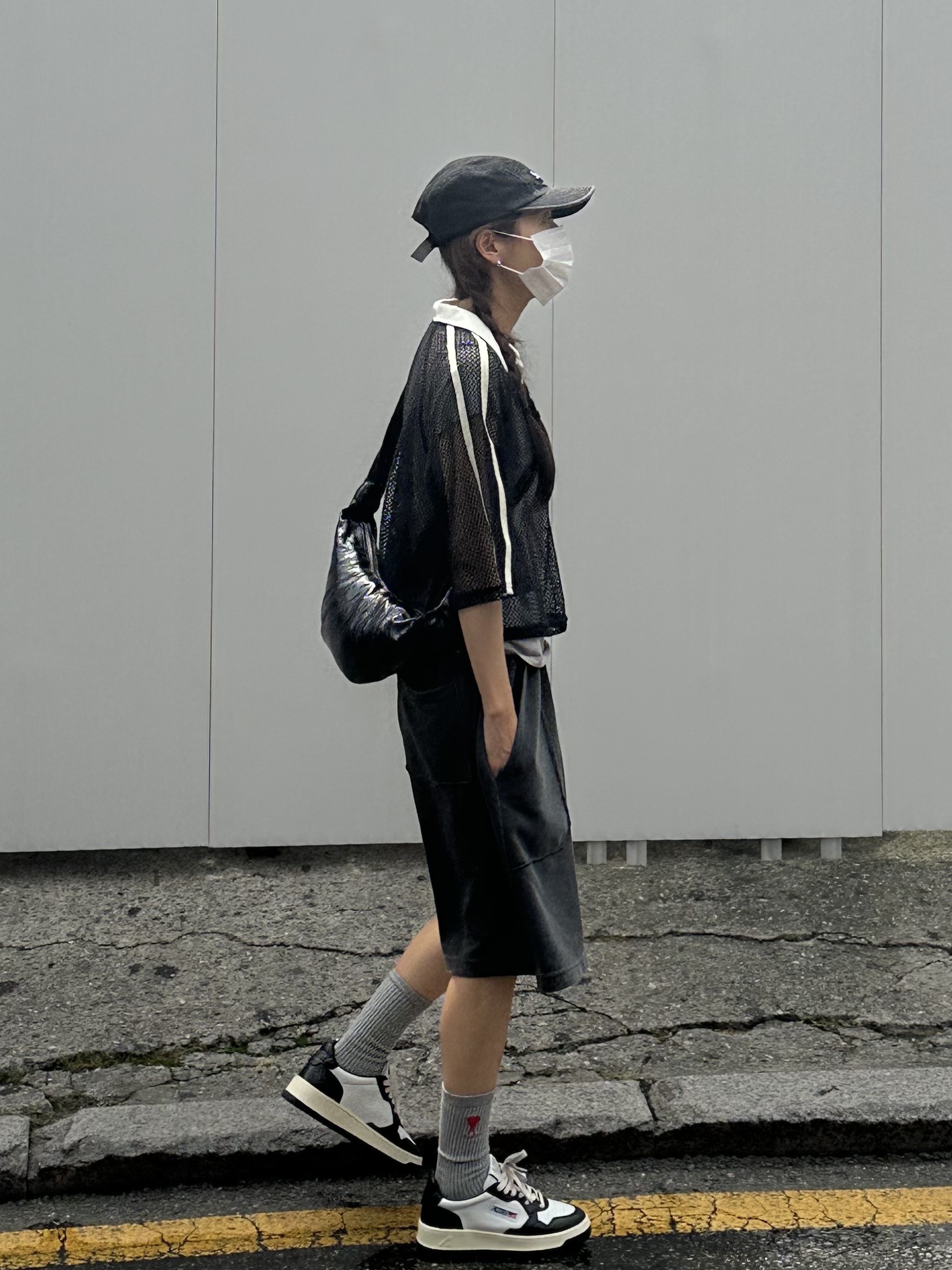 Supreme Denim Camp Cap Black - 23SS, Lemaire Small Croissant Bag Coated Linen Canvas Black 착용 스타일 - 1