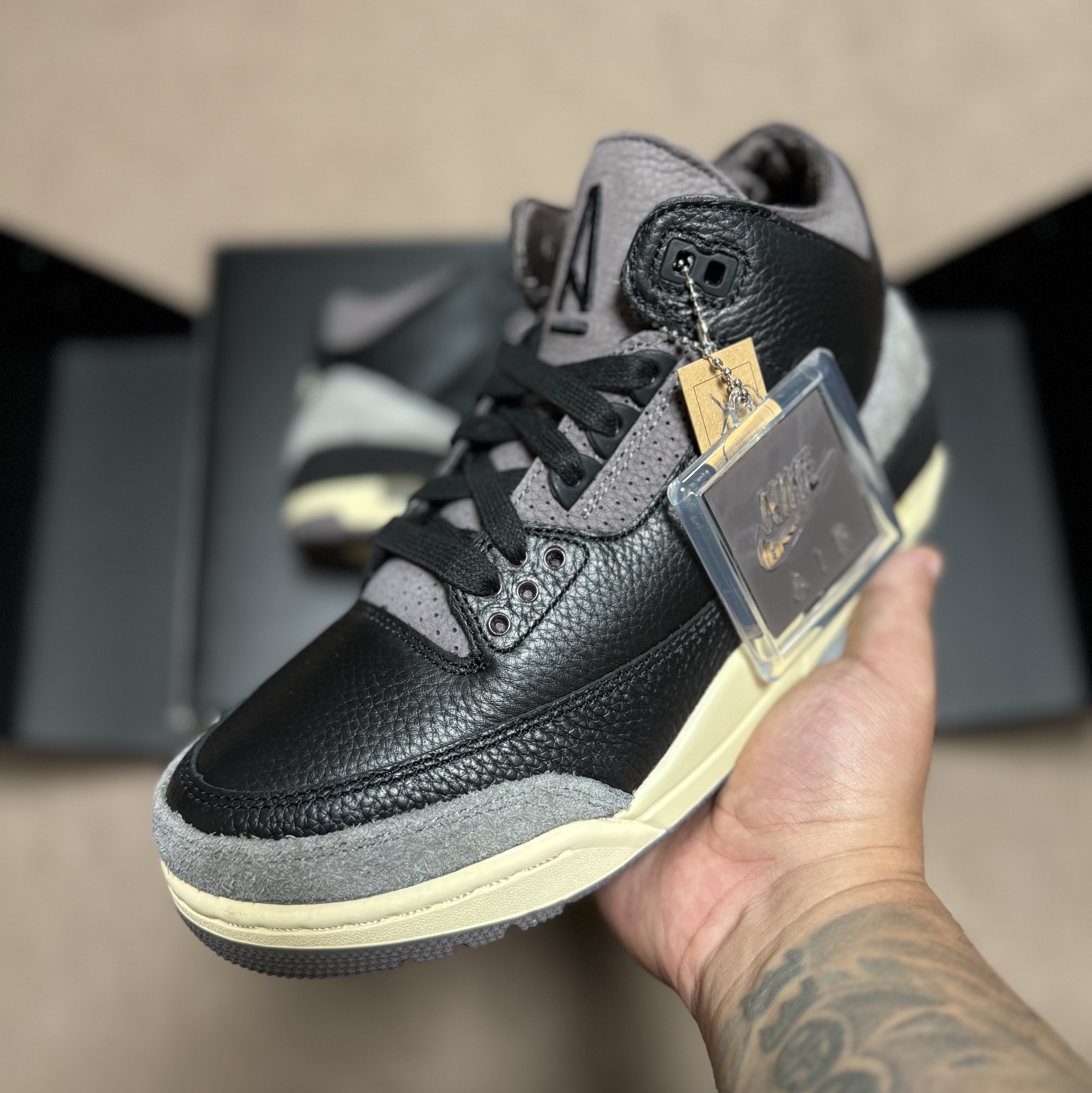 (W) Jordan 3 x A Ma Maniere Retro OG SP Black and Flat Pewter 착용 스타일 - 2