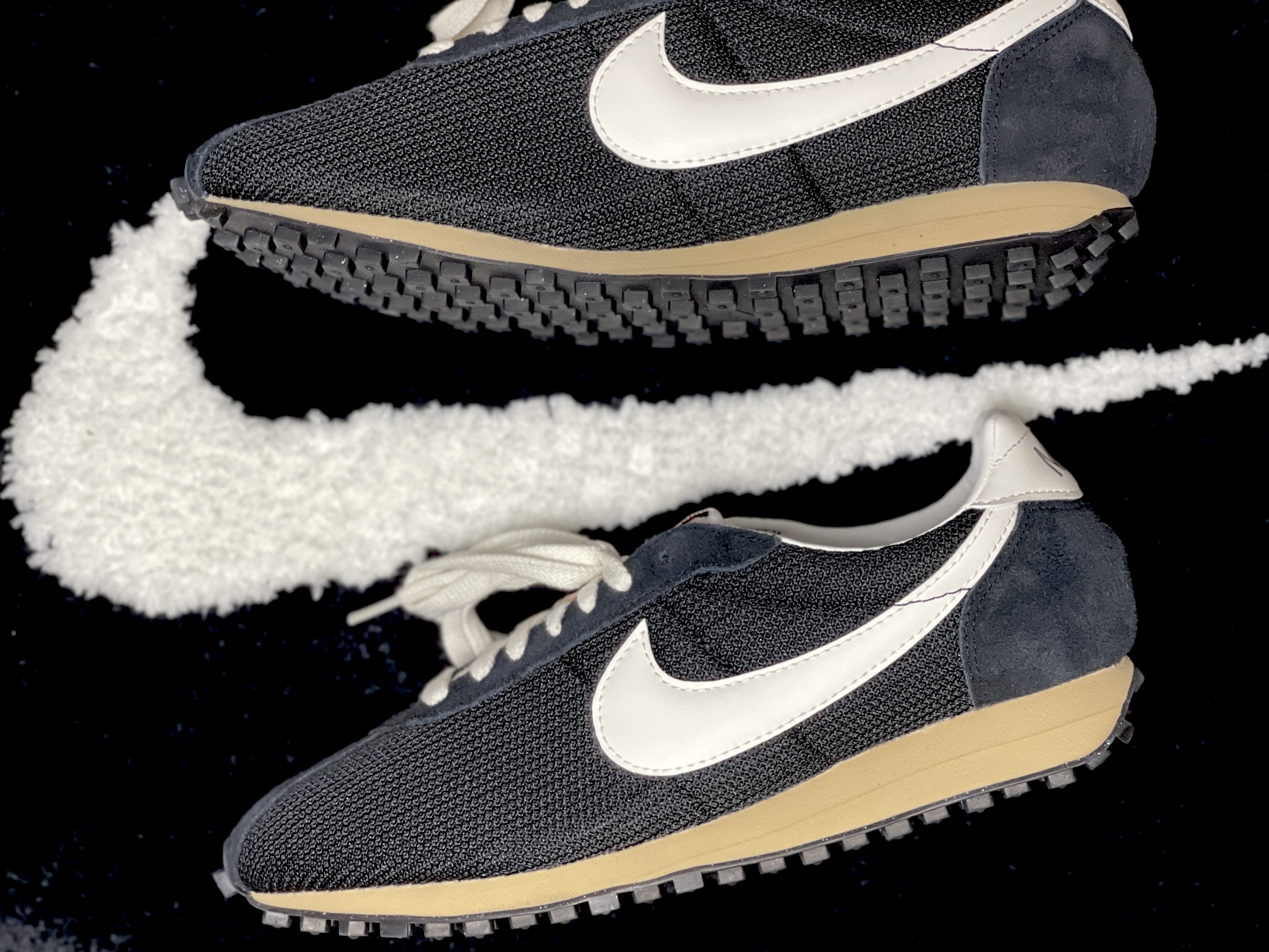 Nike LD-1000 SP Black and Sail 착용 스타일 - 2