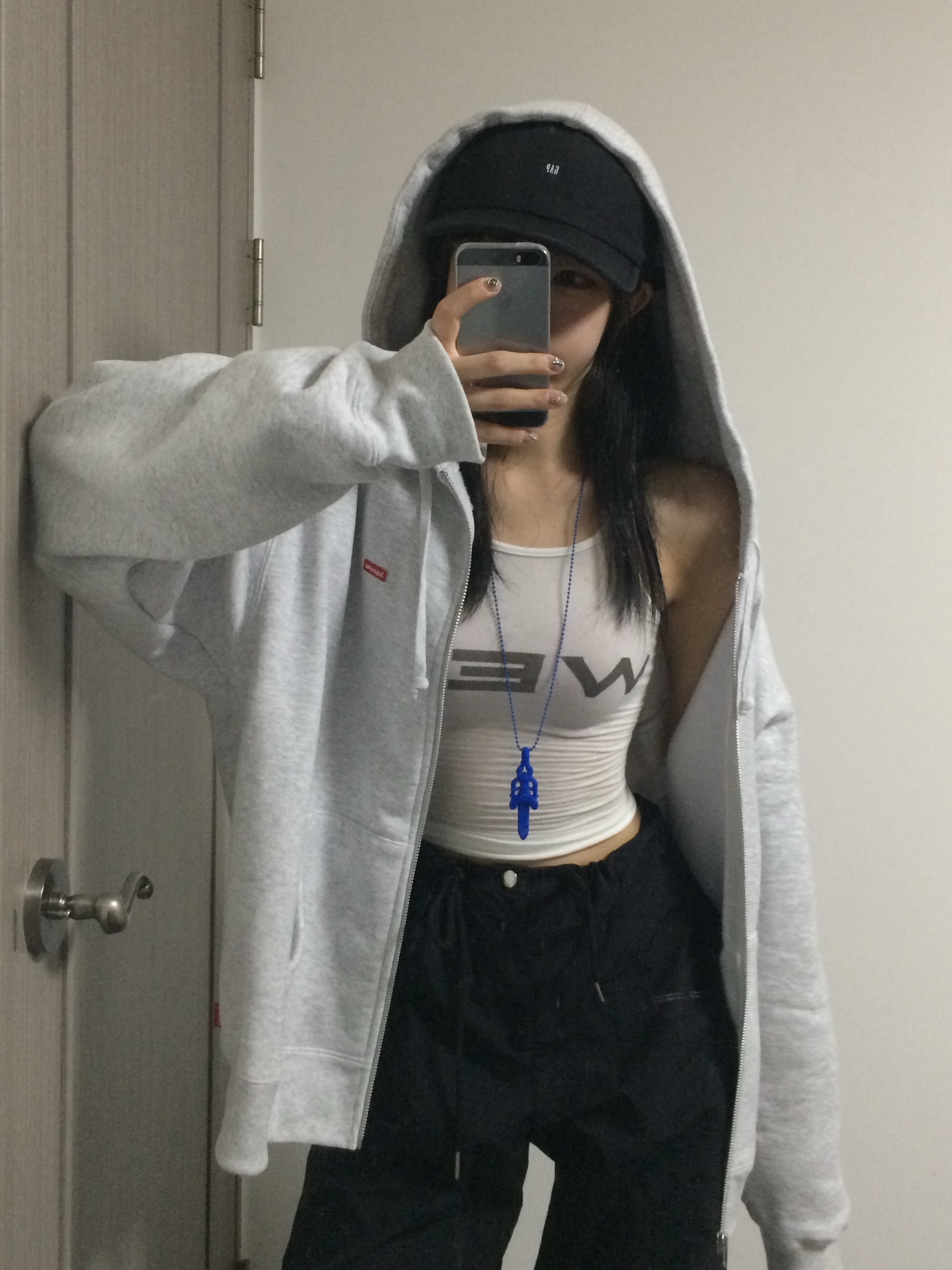 Yeezy Gap Engineered By Balenciaga Foldable Cap Black, Chrome Hearts Silichrome Dagger Pendant Blue 2023 착용 스타일 - 1