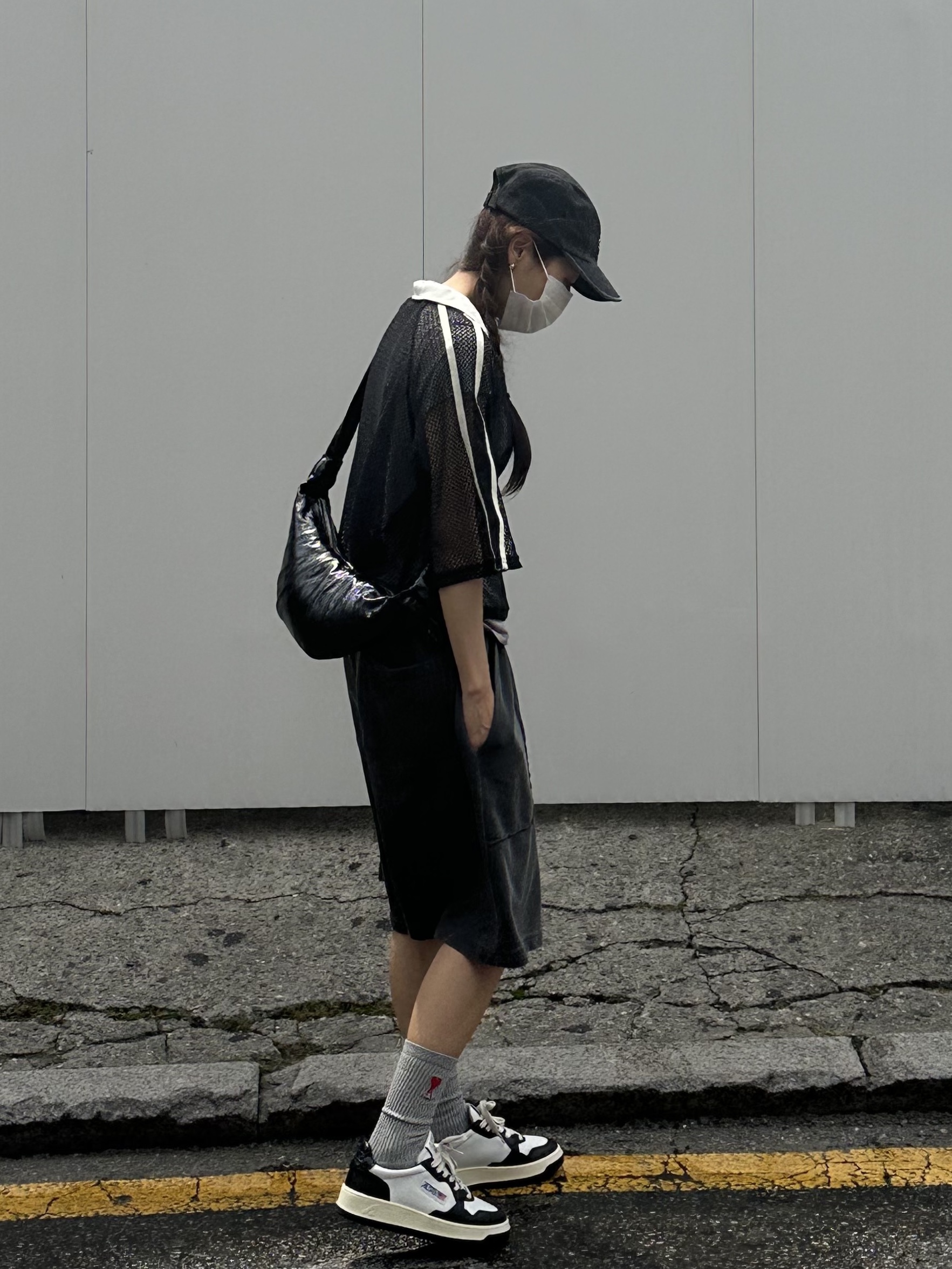Supreme Denim Camp Cap Black - 23SS, Lemaire Small Croissant Bag Coated Linen Canvas Black 착용 스타일 - 3
