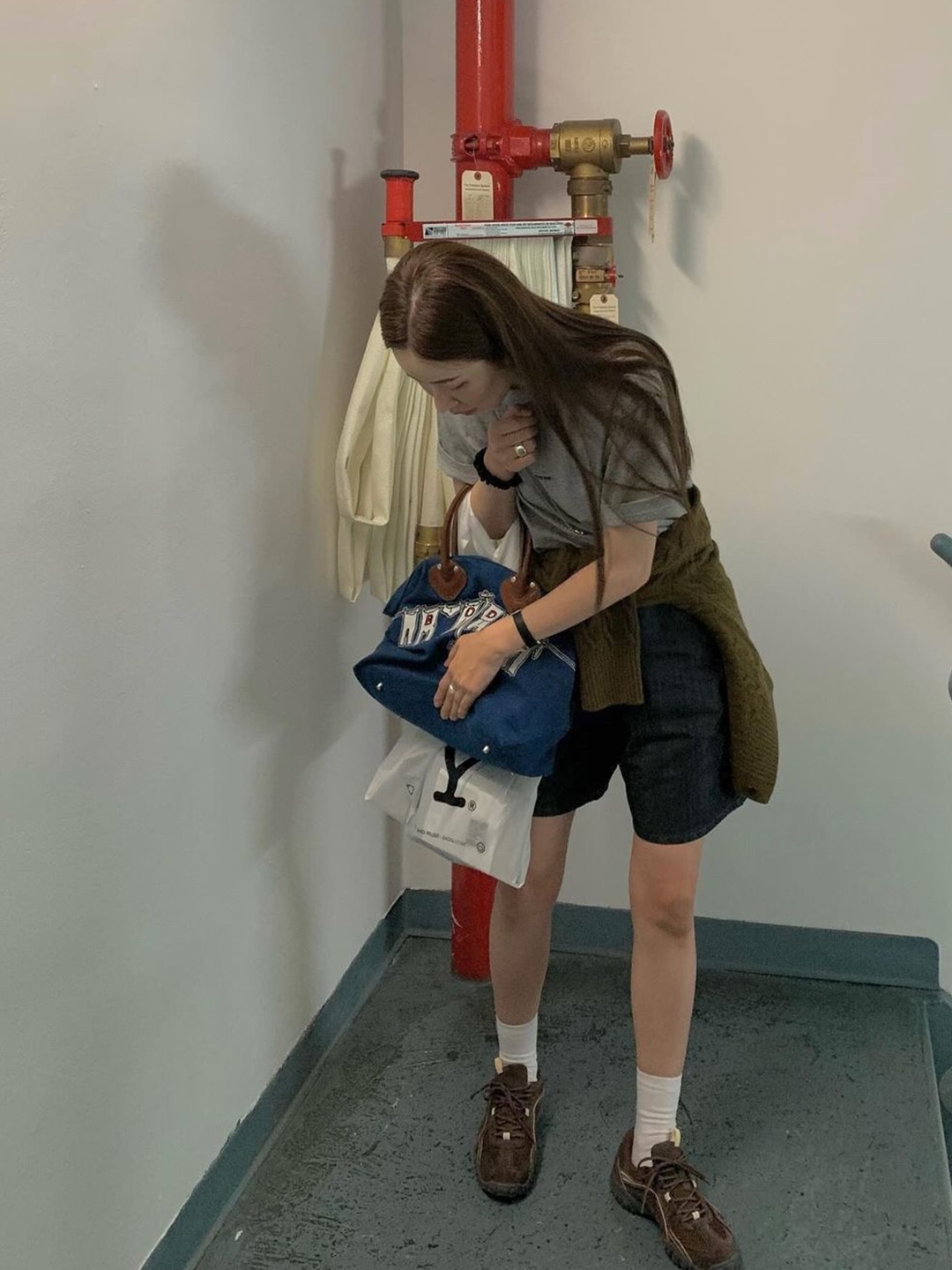 Nike x Bode Lacing Knit Shaded Brown Natural Linen White - Asia, Bode Clothesline Leather Trimmed Canvas Tote Bag Blue 착용 스타일 - 3