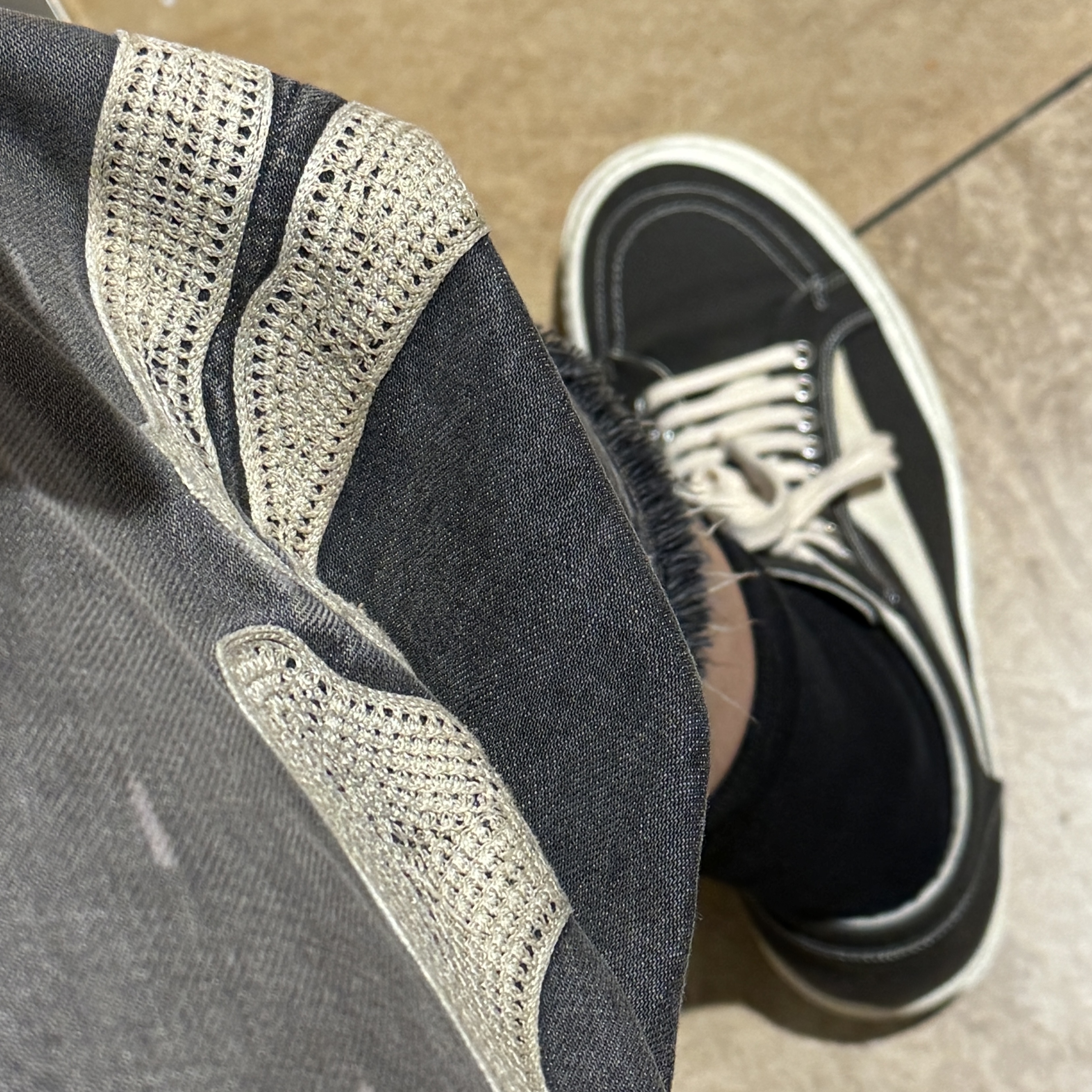 Kapital 14 oz. Denim 5P Bone Embroidery Short Pants Black 착용 스타일