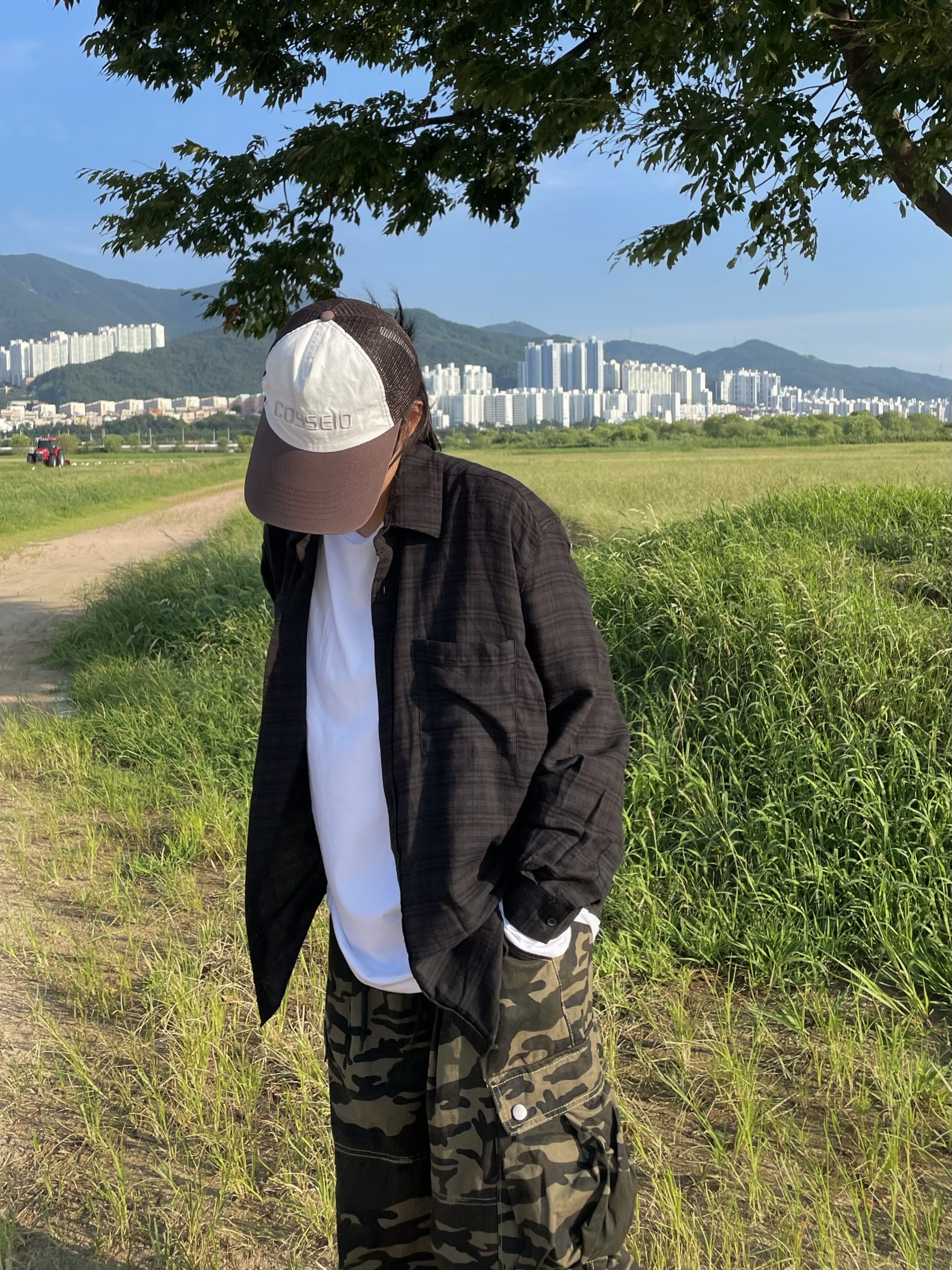 Nike x Supreme Air Force 1 Low Flax, Supreme x Koss Portapro Headphones White - 23FW 착용 스타일 - 2