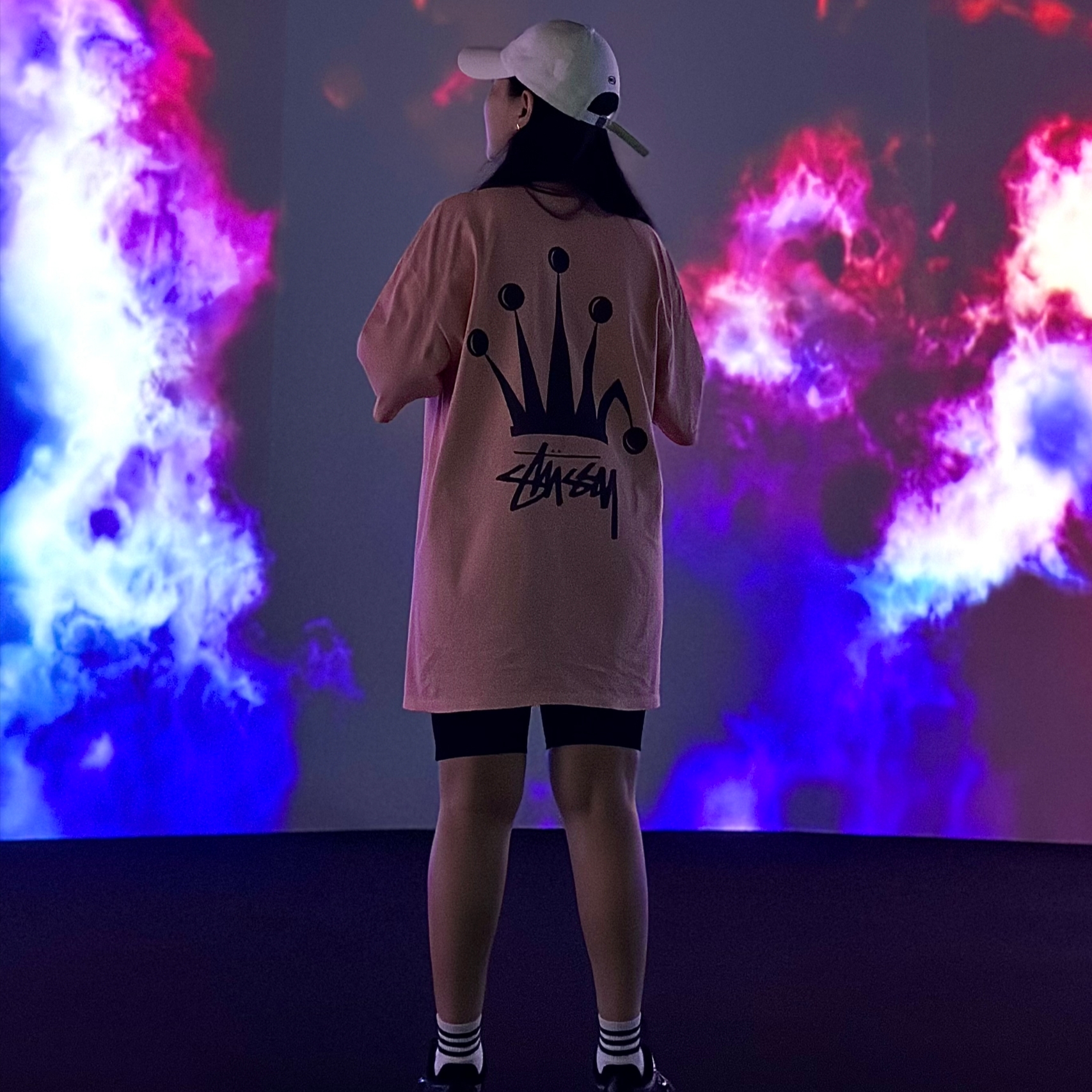 Stussy Regal Crown Pigment Dyed T-Shirt Coral, (W) Nike P-6000 Triple Black 착용 스타일 - 3