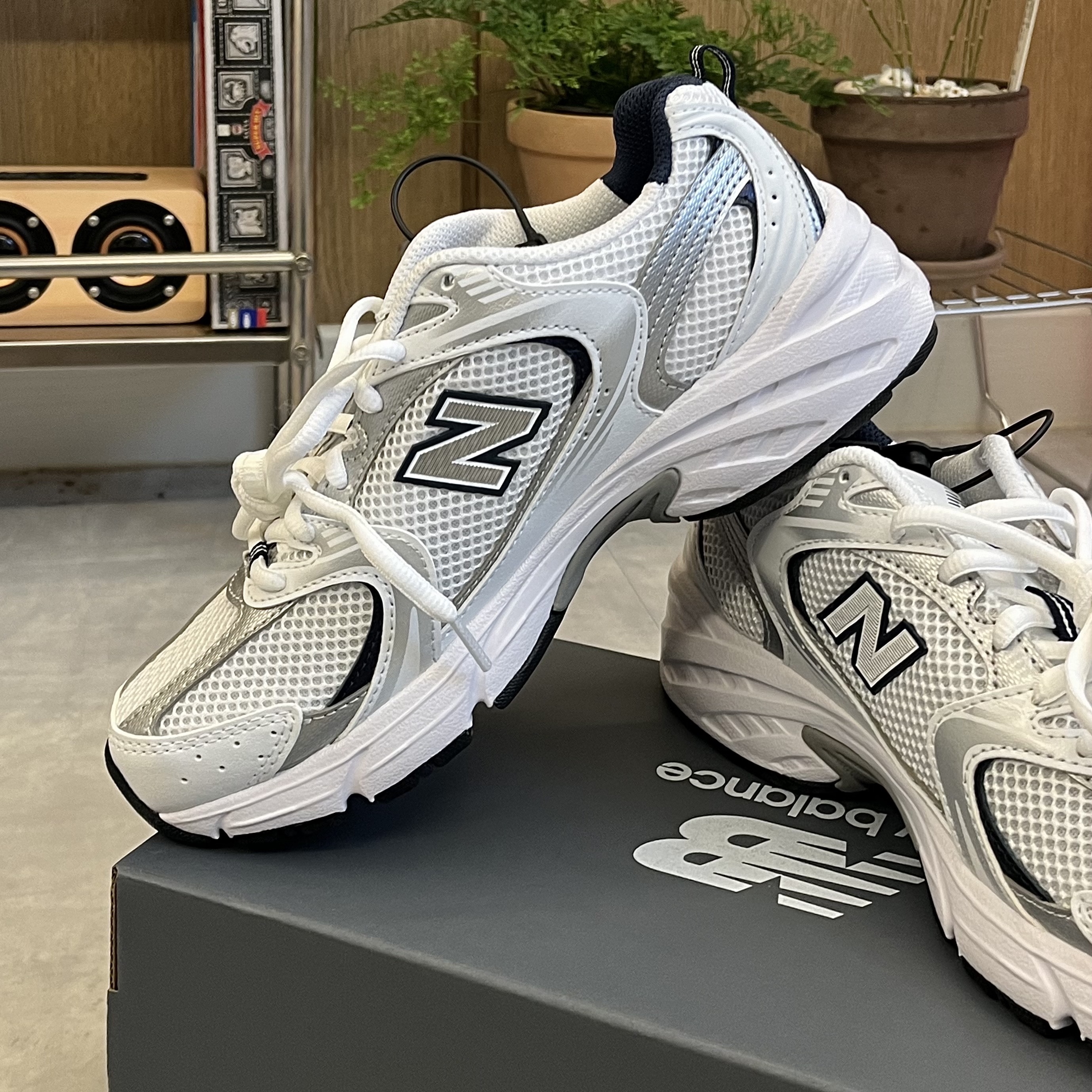 New Balance 530 White 착용 스타일 - 2