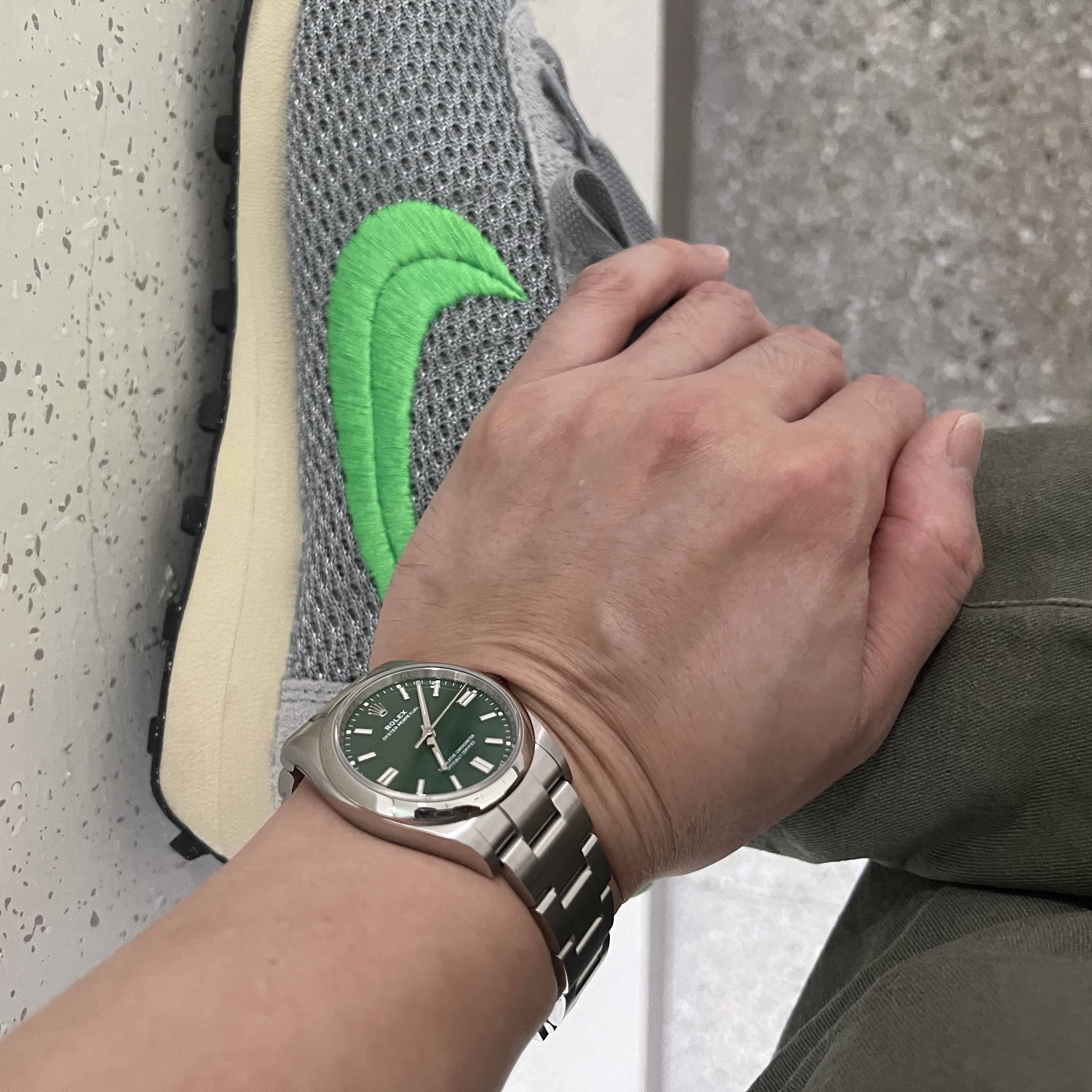 Rolex Oyster Perpetual 36mm 126000 Green Oyster, Nike x Stussy LD-1000 SP Particle Gray Green Fossil 착용 스타일 - 2