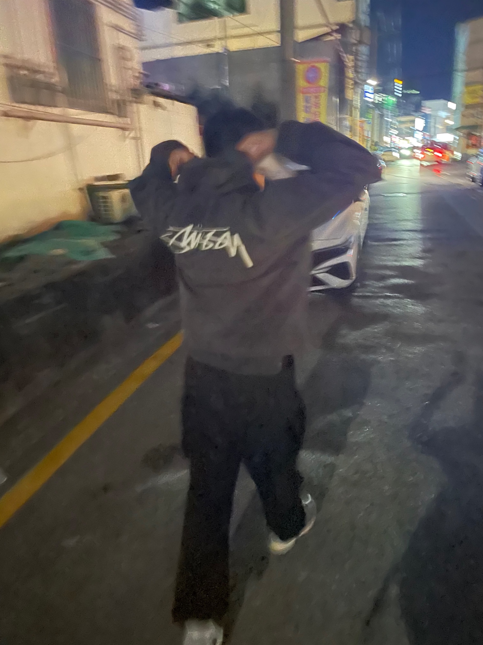Stussy Wave Dye Beach Shell Jacket Black 착용 스타일