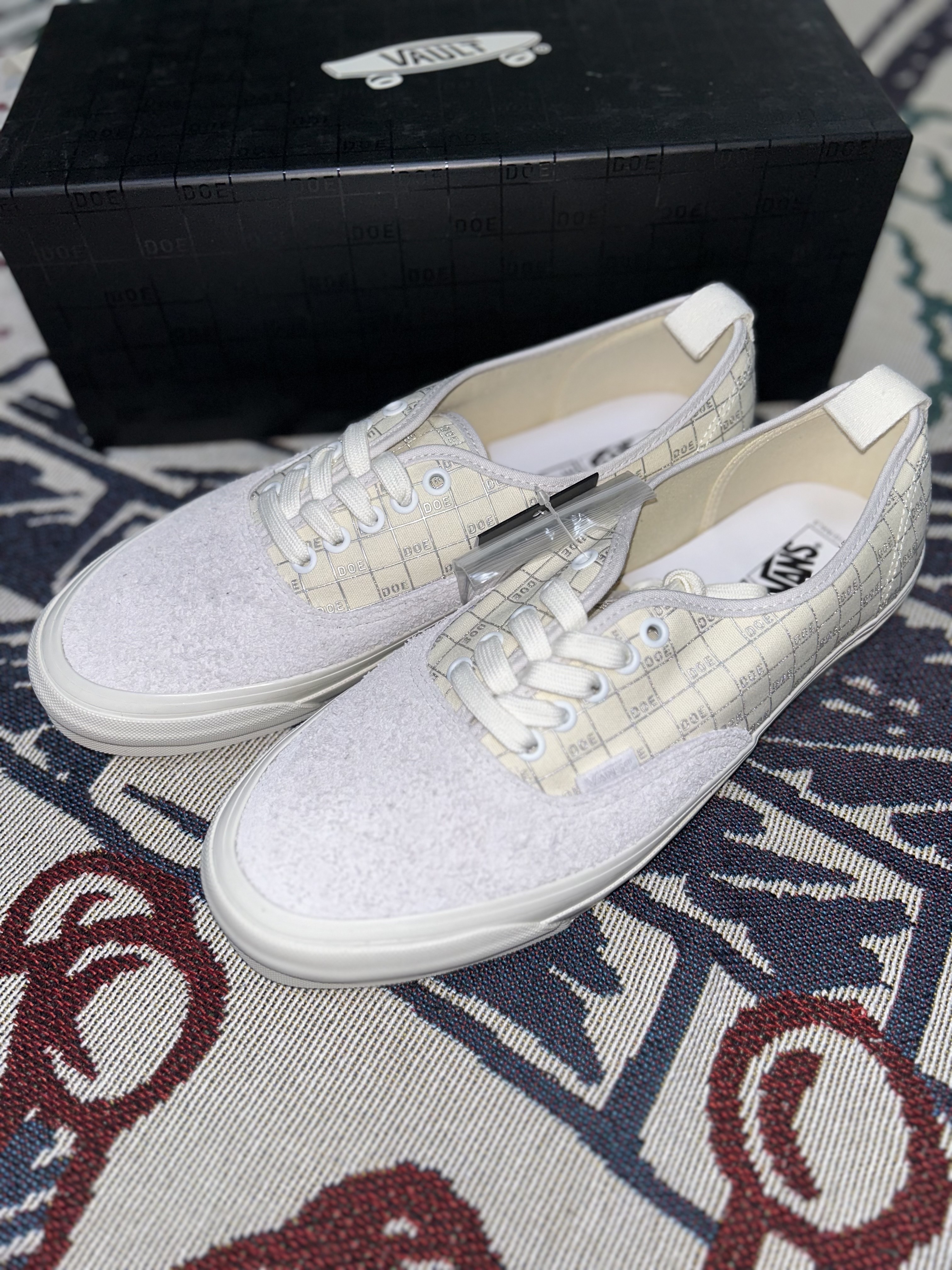 Vans DOE Vault Authentic LX Cream 착용 스타일 - 1