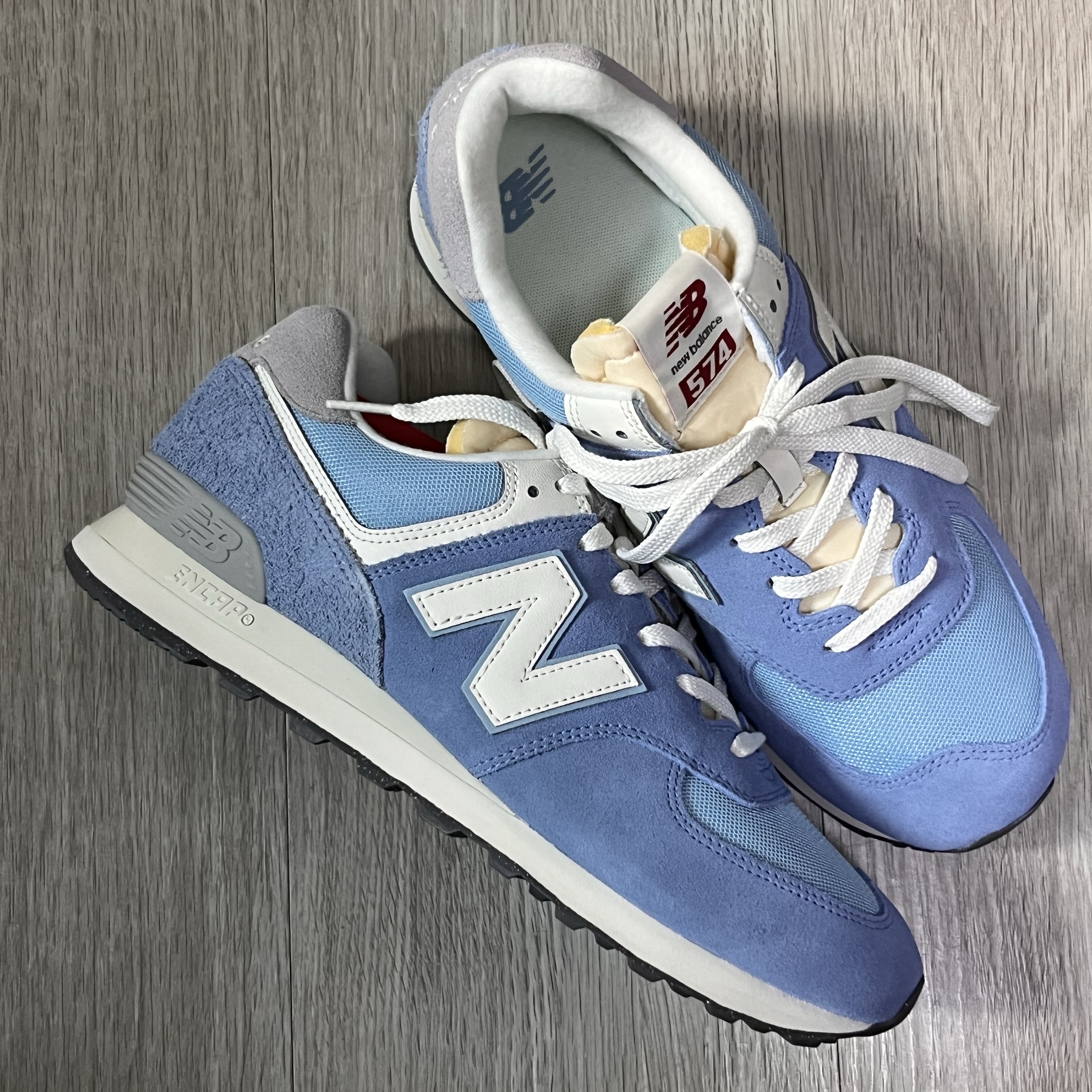 New Balance 574 Blue Laguna Sea Salt 착용 스타일 - 1
