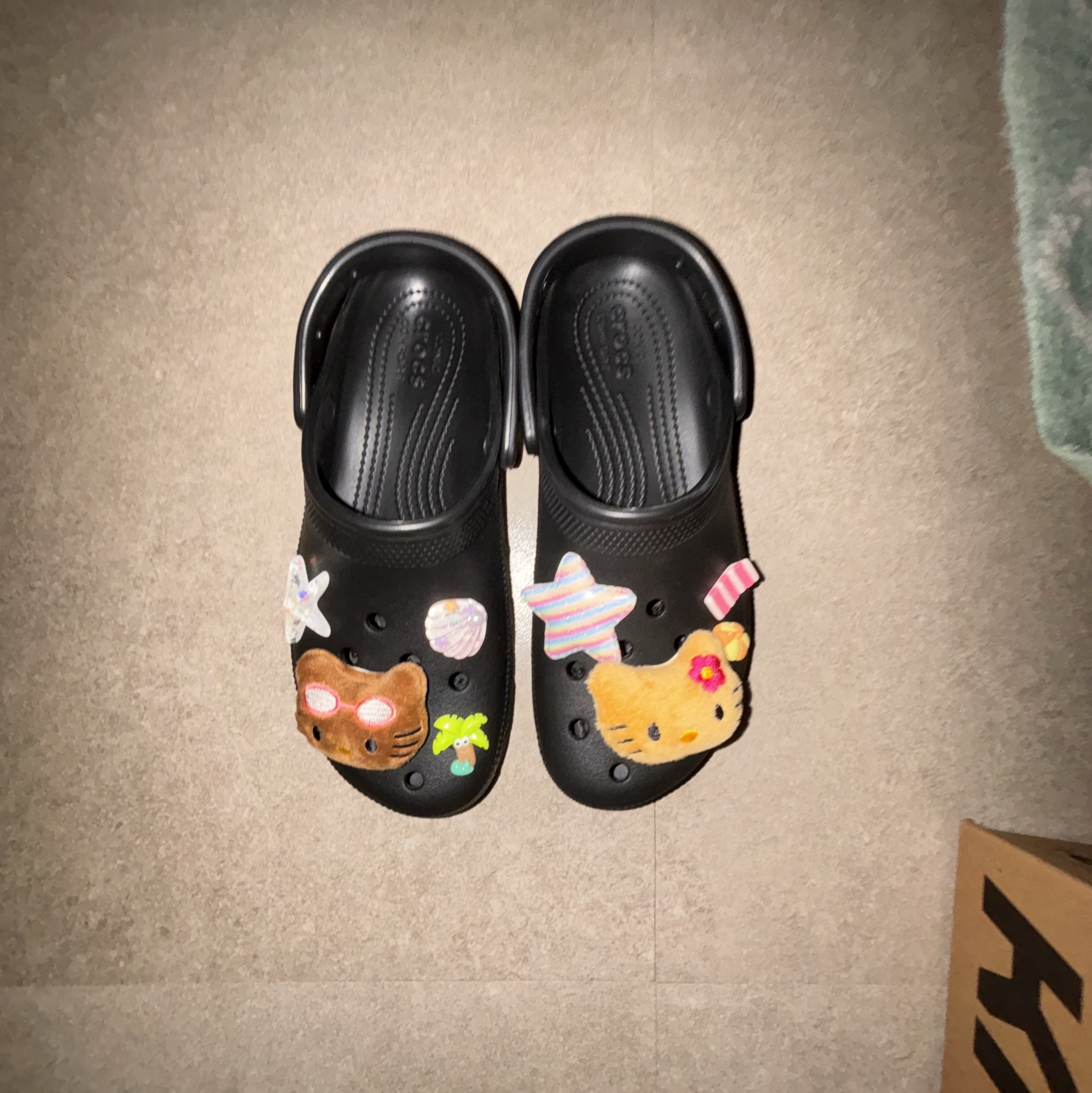 (W) Crocs Classic Platform Clog Black 착용 스타일 - 3