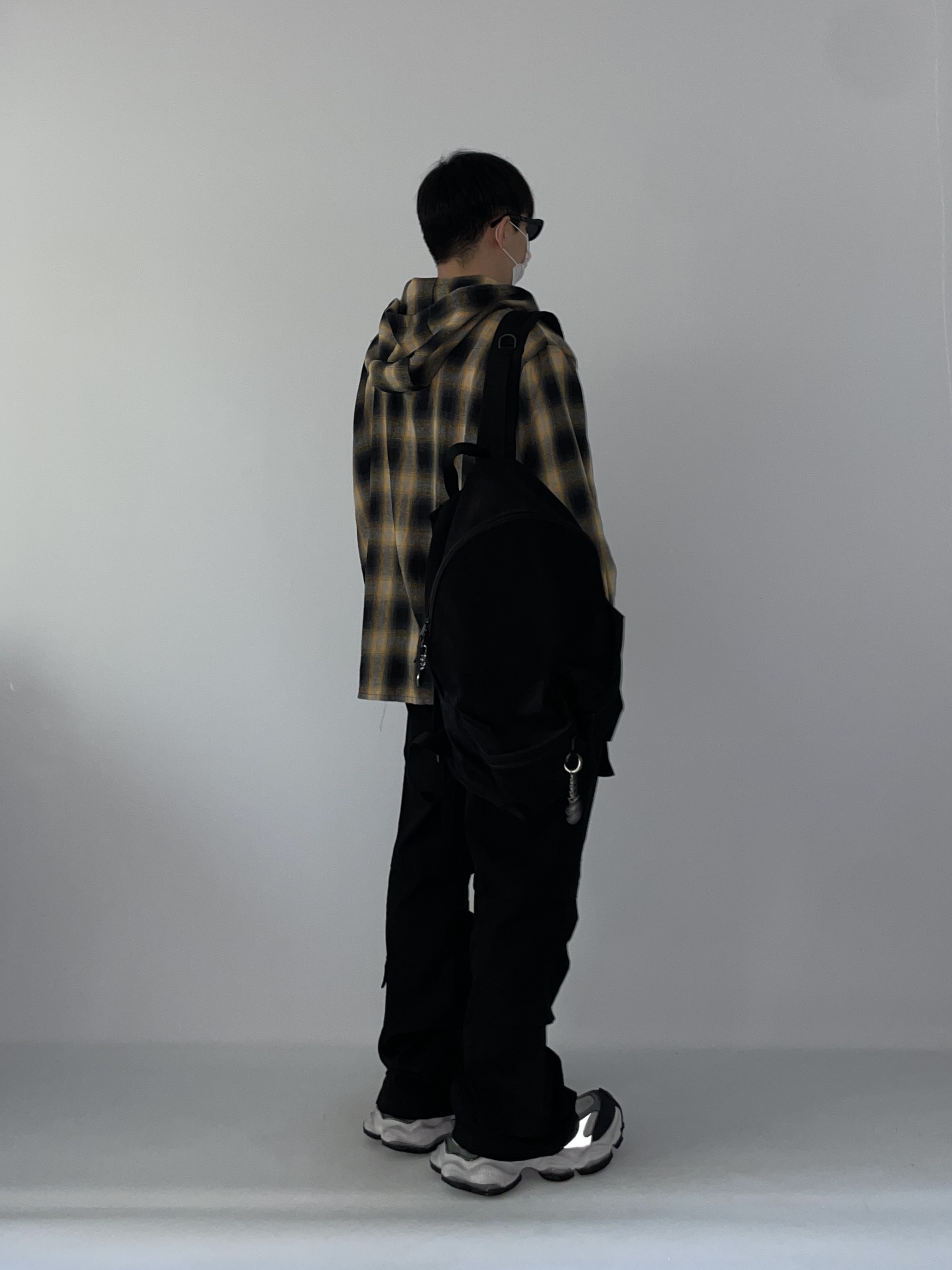 Balenciaga Cargo Sneakers White Grey 착용 스타일 - 3