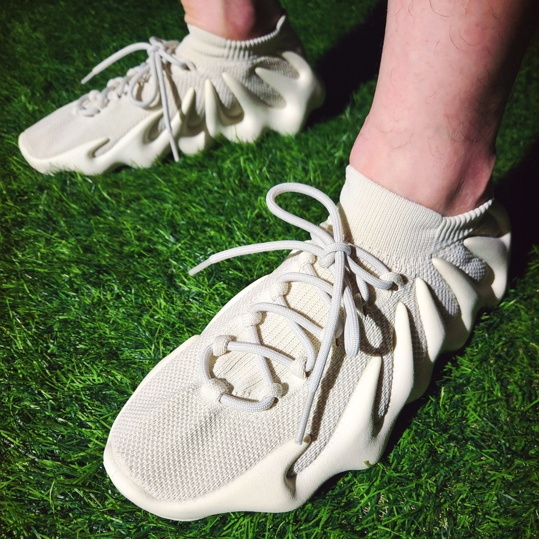 Yeezy Gap Engineered By Balenciaga Dove No Seam T-Shirt White, Adidas Yeezy 450 Cloud White 착용 스타일 - 5
