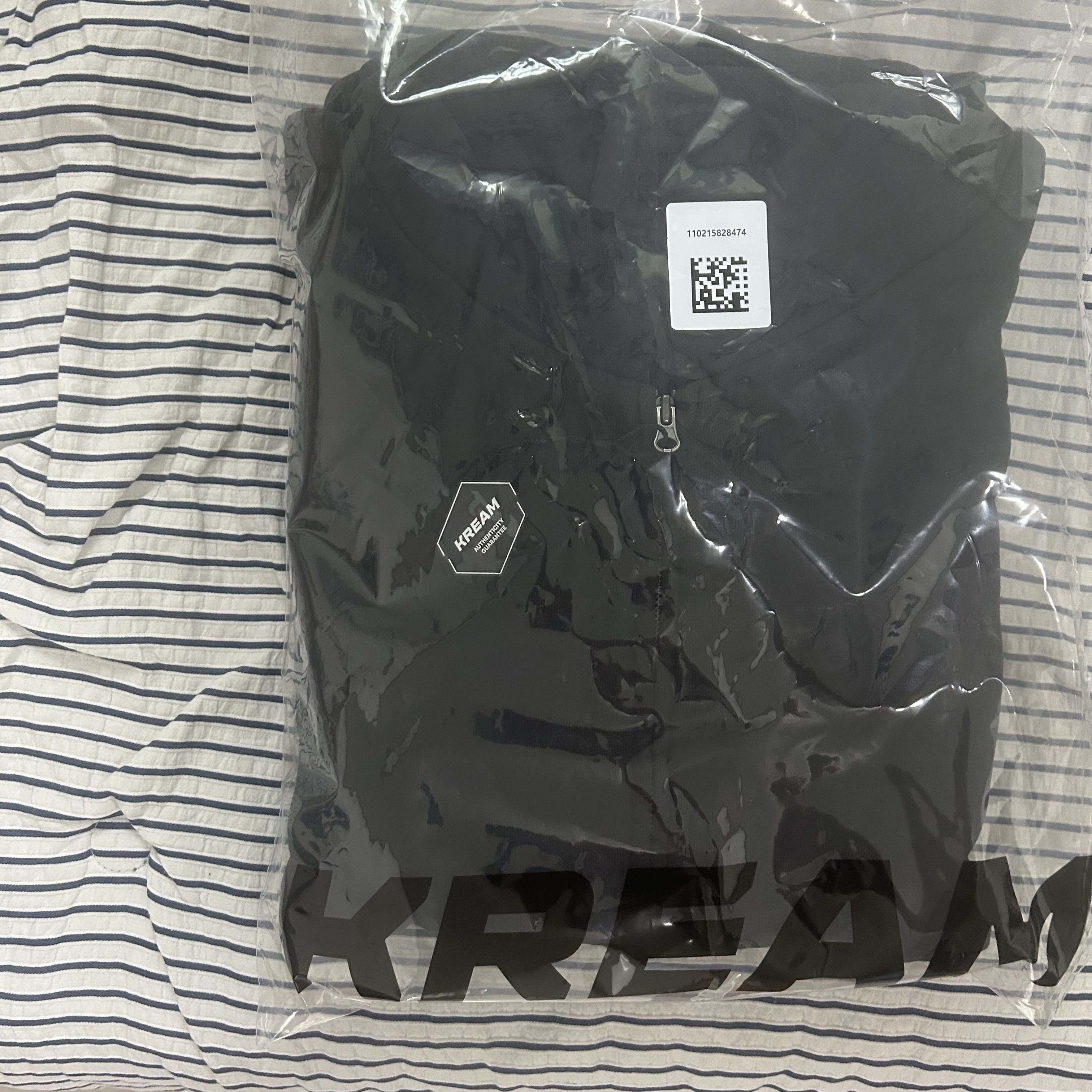 Yeezy YZY Zip-Up Hoodie Black 착용 스타일 - 1
