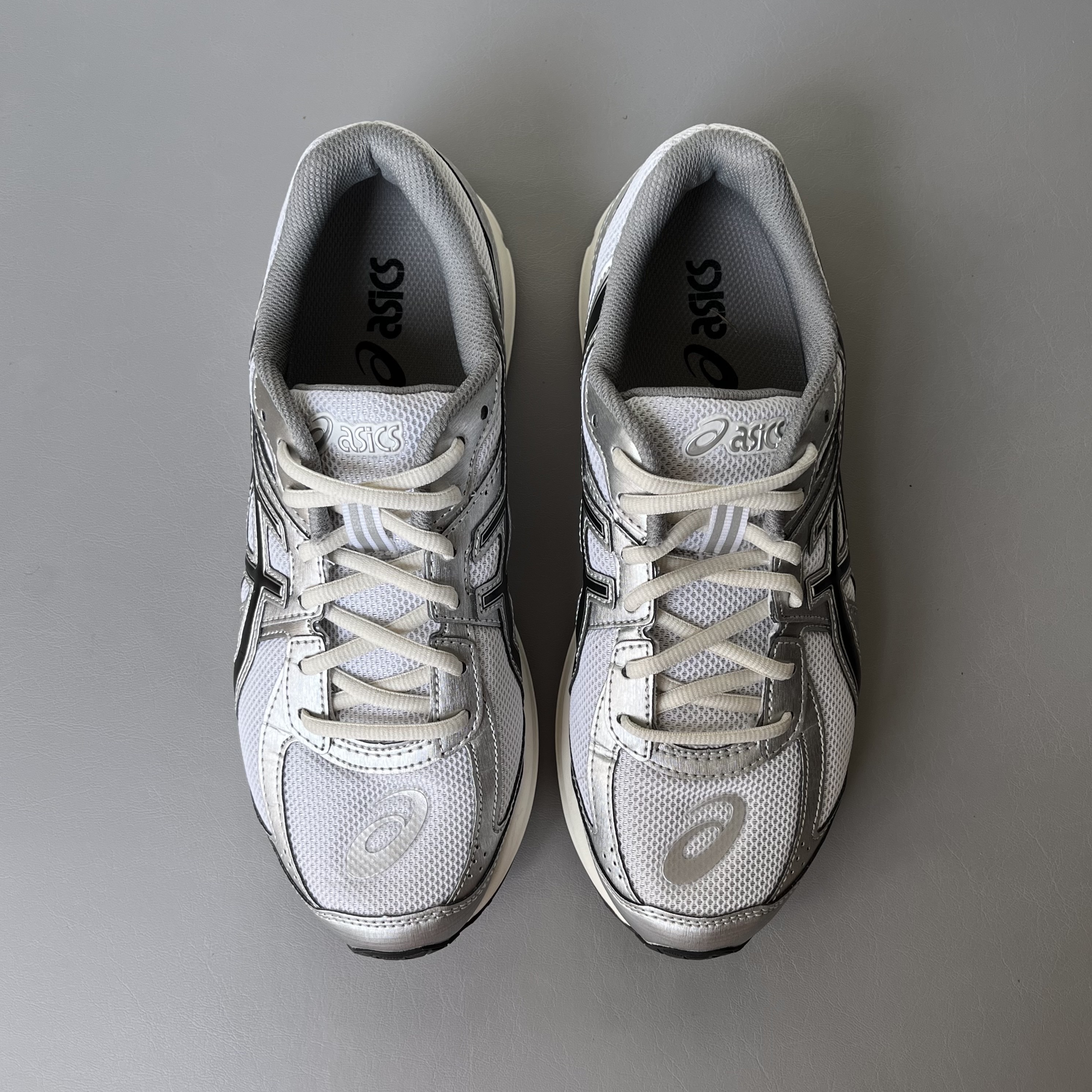 Asics Jog 100 S White Black - 2E Wide 착용 스타일