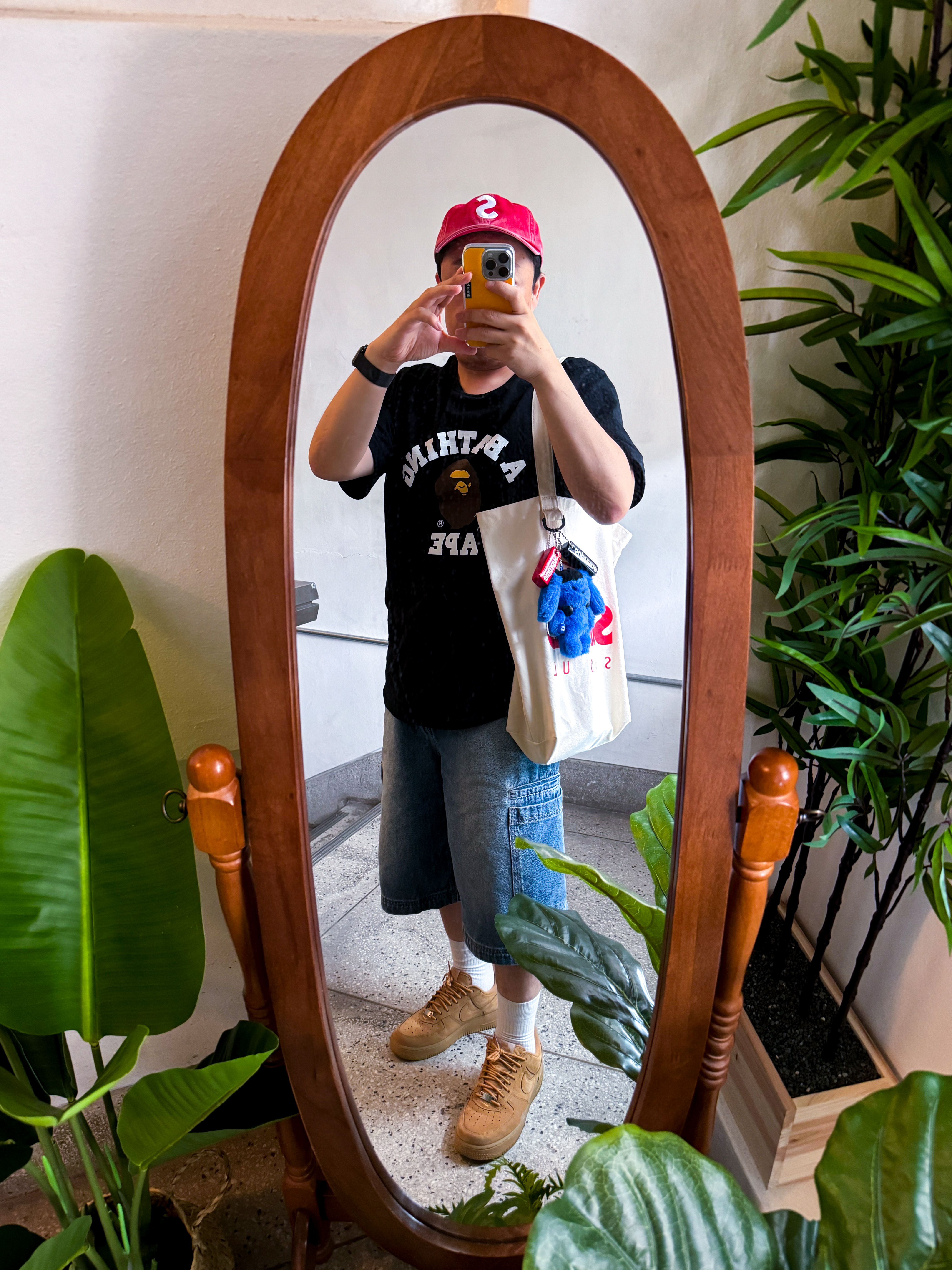 Nike x Supreme Air Force 1 Low Flax, BAPE College T-Shirt Black 착용 스타일