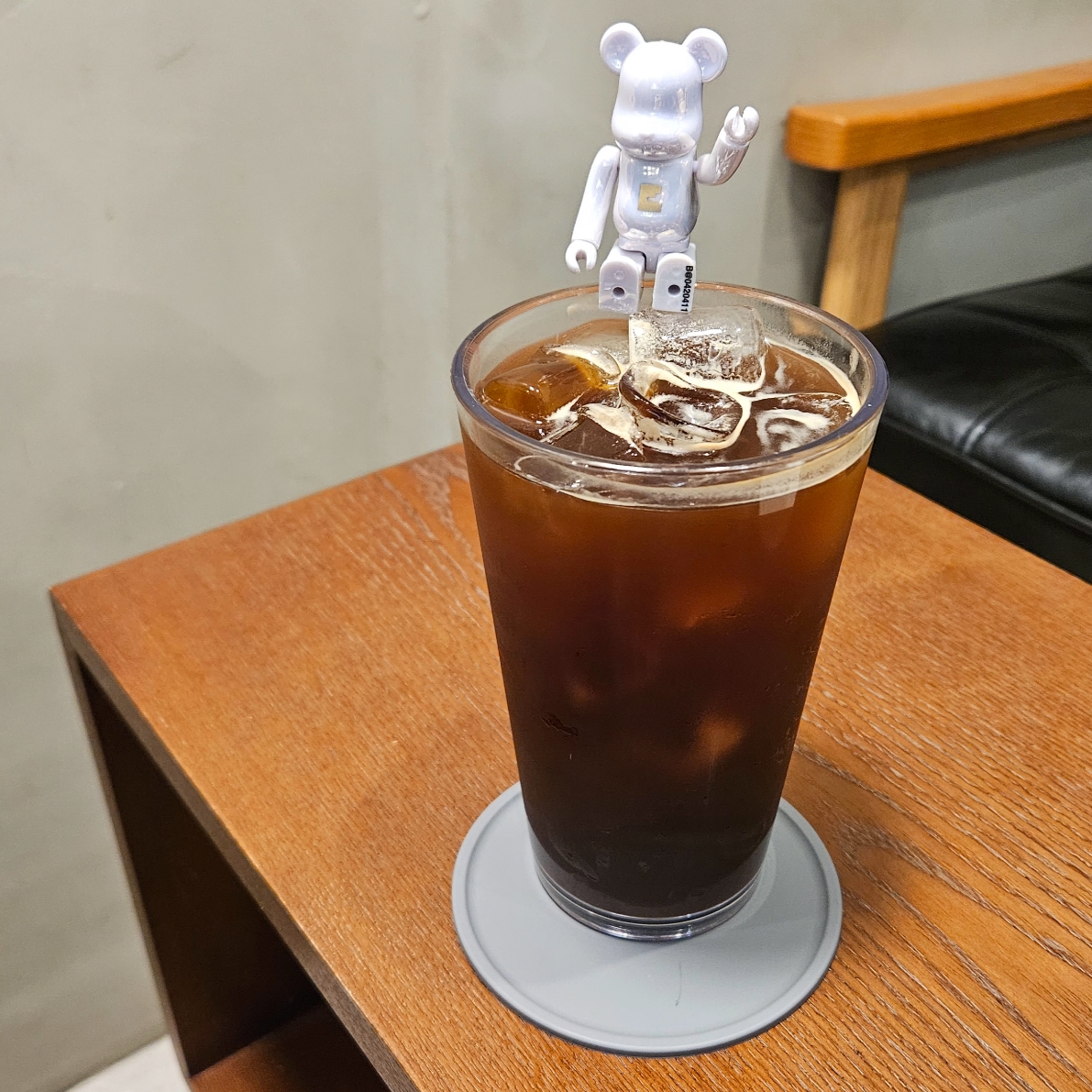 Bearbrick Series 42 Sealed Case 100% (24 Blind Boxes) 착용 스타일 - 1