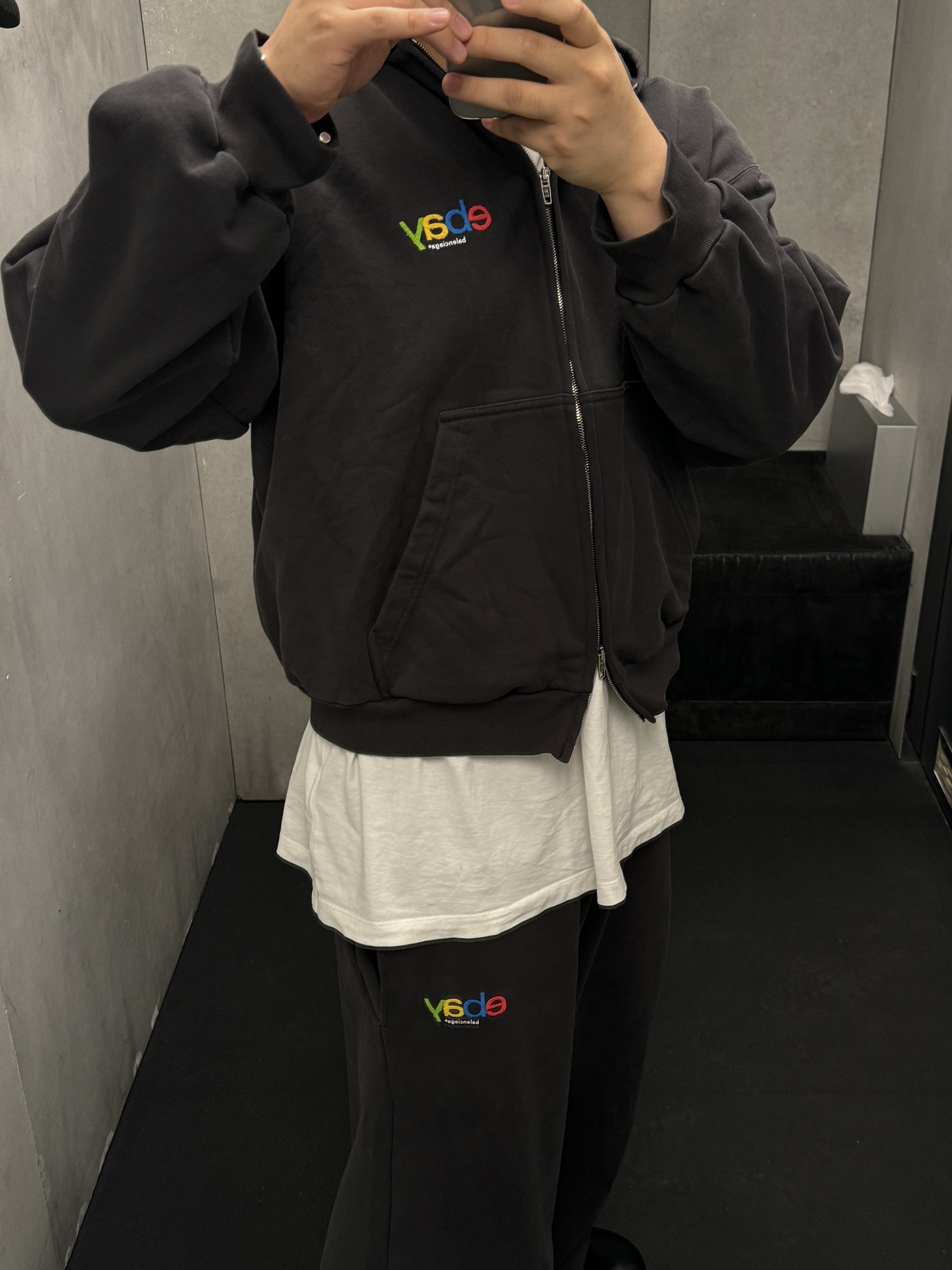 Balenciaga Ebay Zip-Up Hoodie Regular Fit Black, Balenciaga Ebay Baggy Sweatpants Black 착용 스타일 - 2
