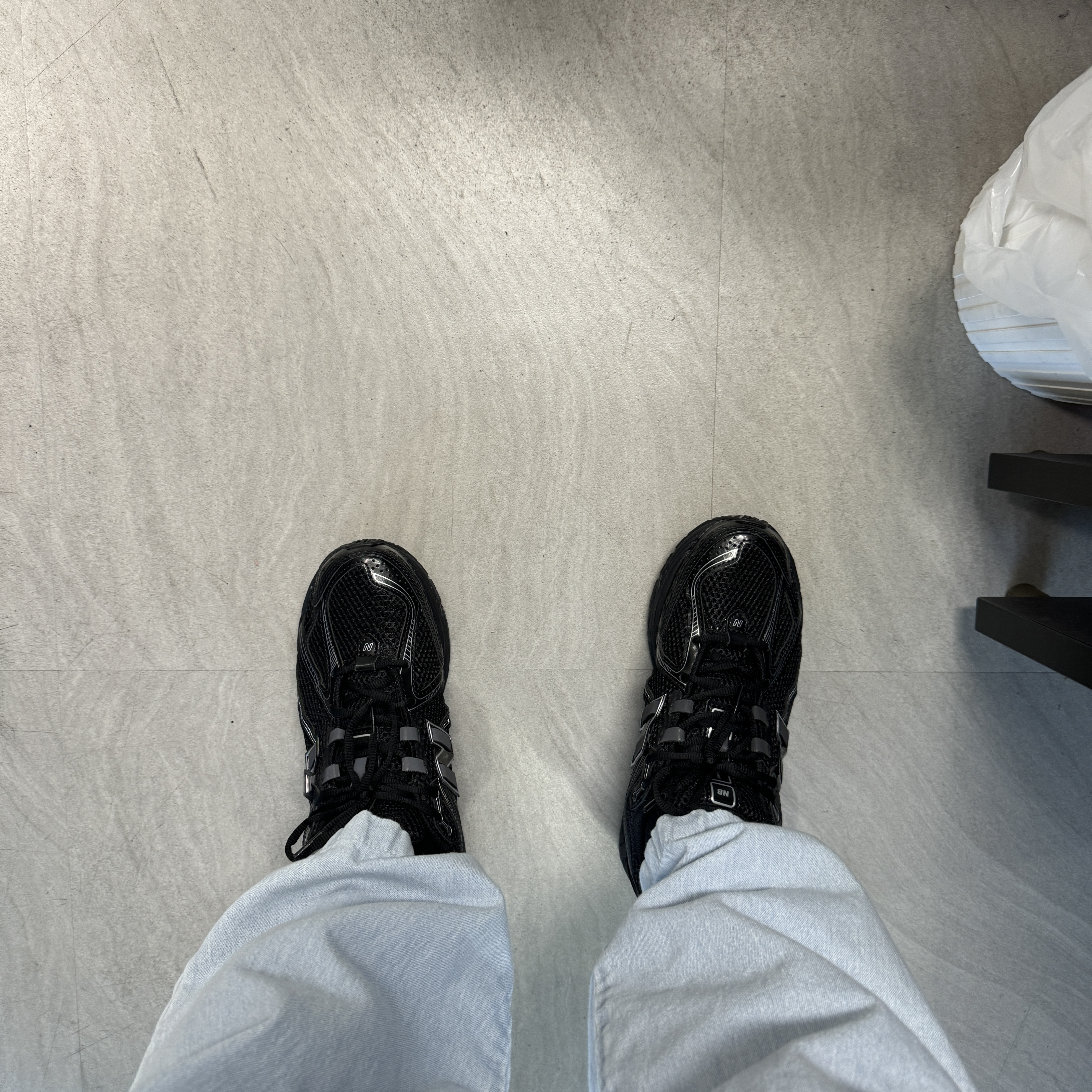 New Balance 1906R Black Silver Metallic 착용 스타일