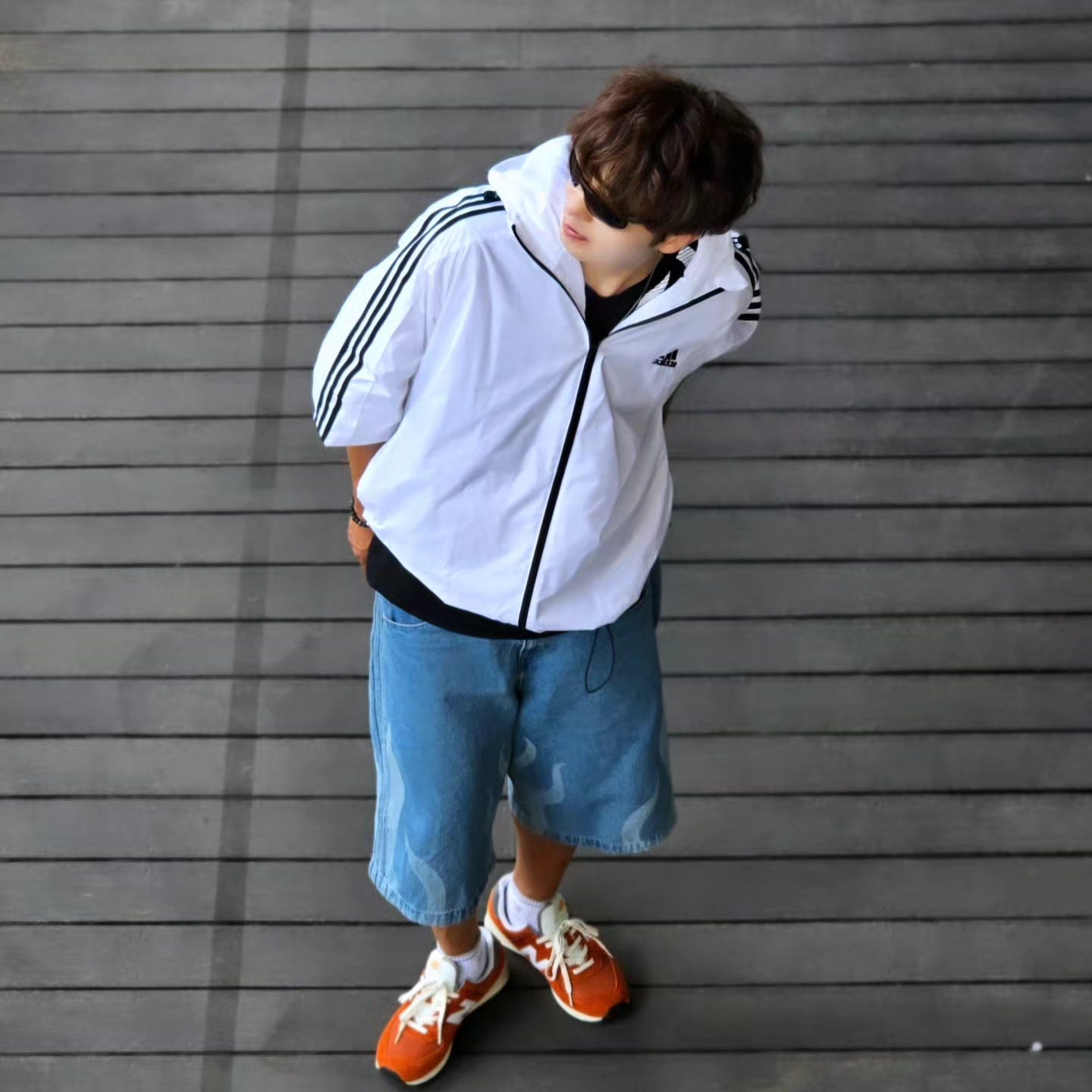 Stussy World Tour T-Shirt White, Adidas Essential 3S Woven Windbreaker Jacket White - KR Sizing 착용 스타일 - 6