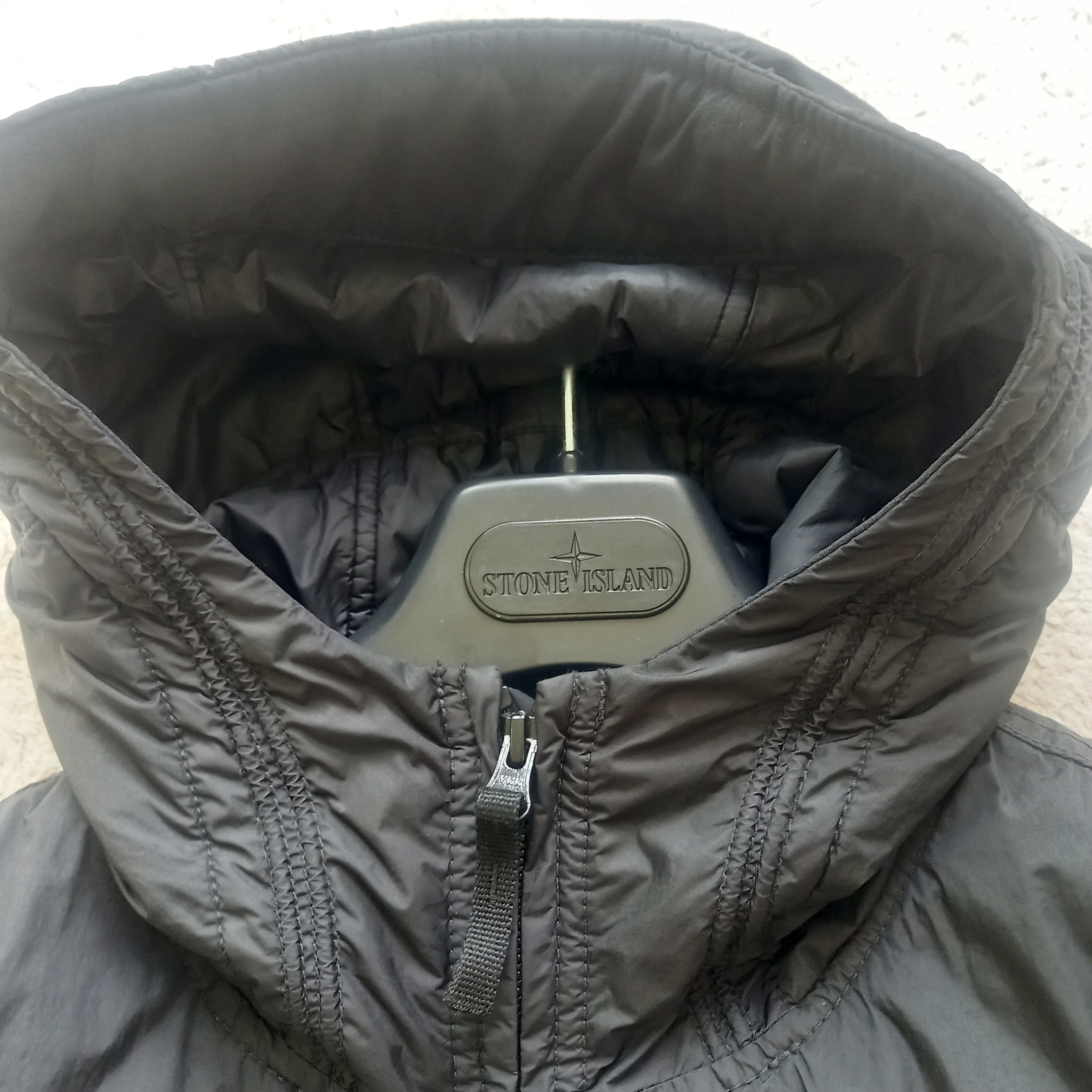 Stone Island 40823 Garment Dyed Crinkle Reps Recycled Nylon with Primaloft TC Jacket Black - 23FW 착용 스타일 - 1
