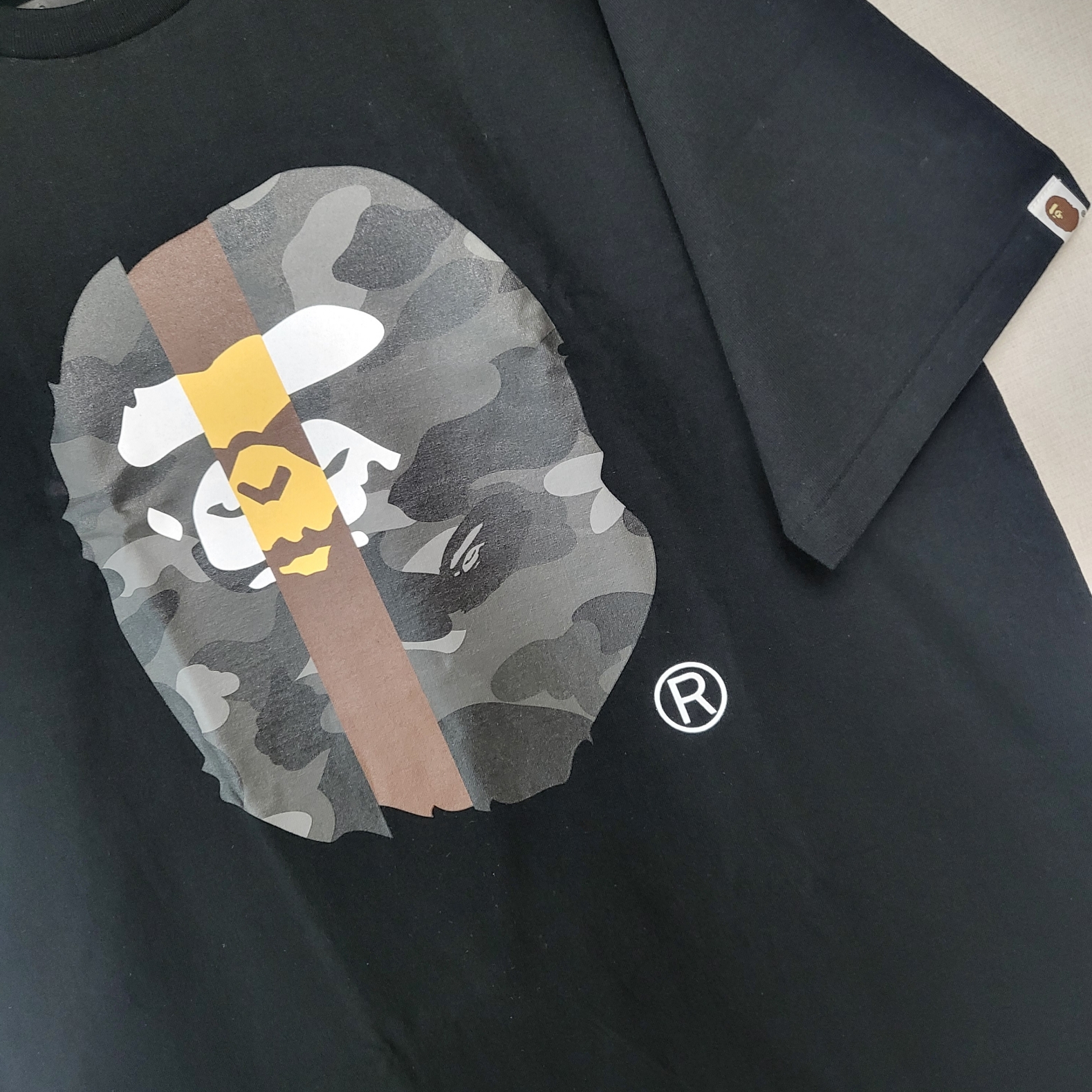 BAPE Color Camo Transform Big Ape Head T-Shirt Black 착용 스타일 - 1