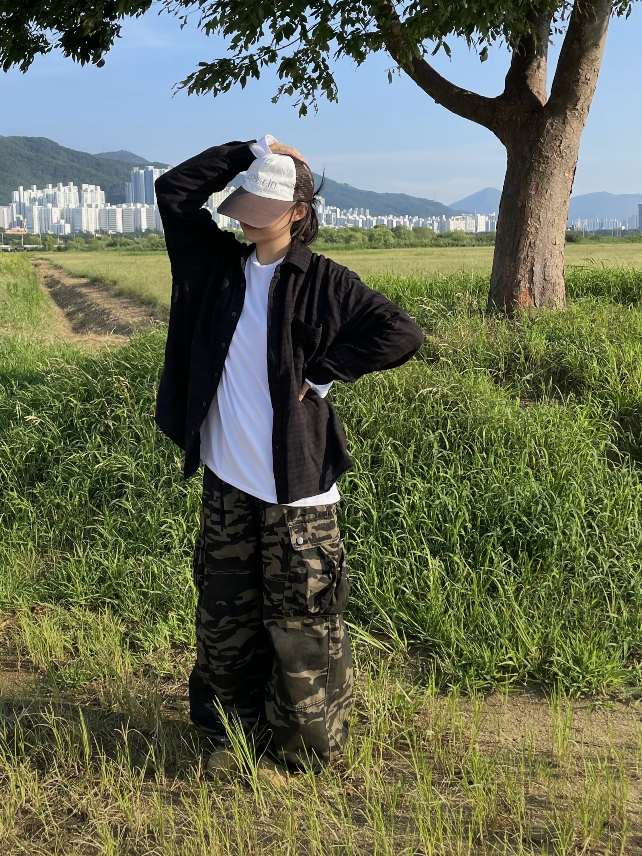 Nike x Supreme Air Force 1 Low Flax, Supreme x Koss Portapro Headphones White - 23FW 착용 스타일 - 3