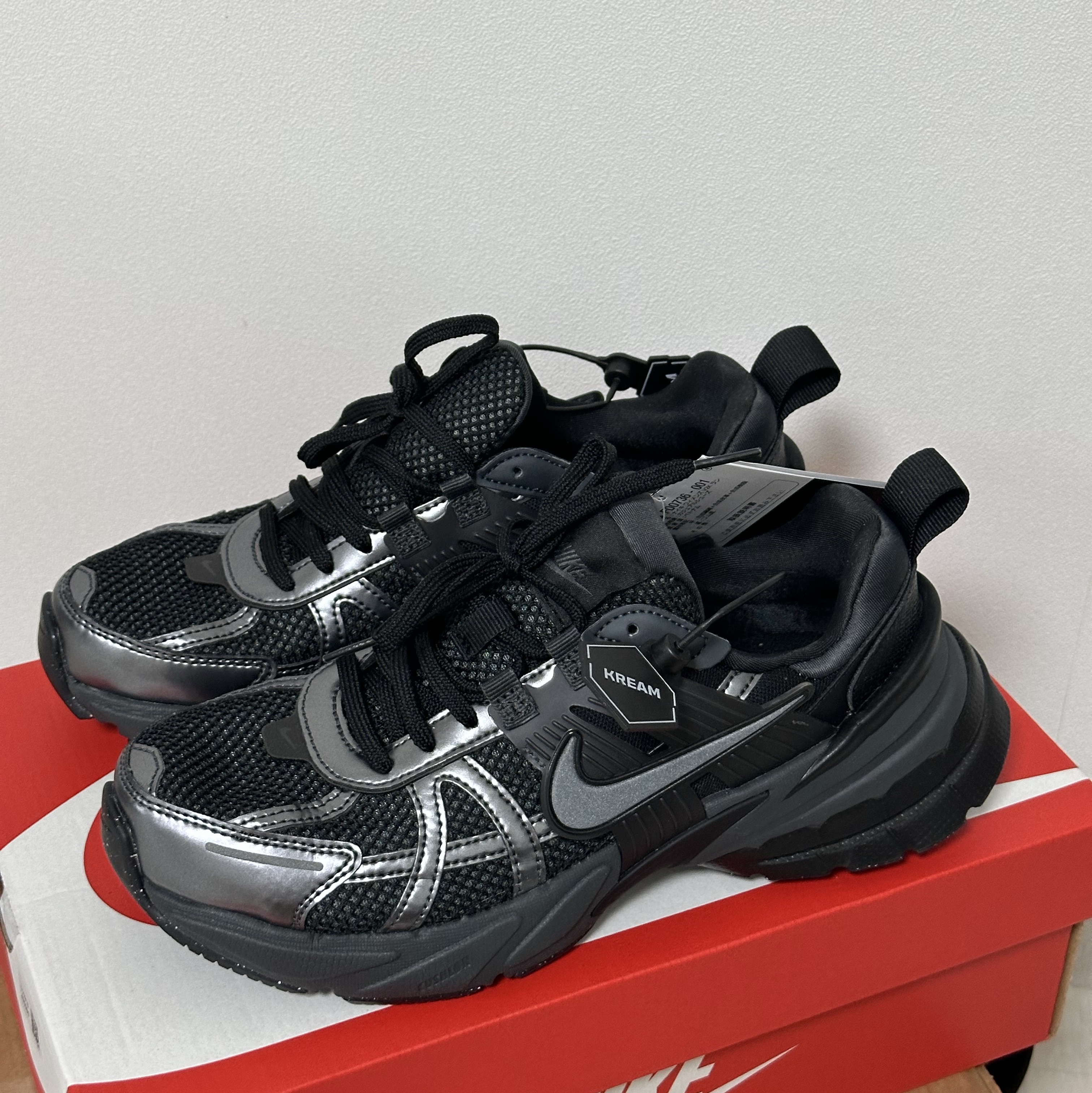 Nike V2K Run Black Anthracite 착용 스타일