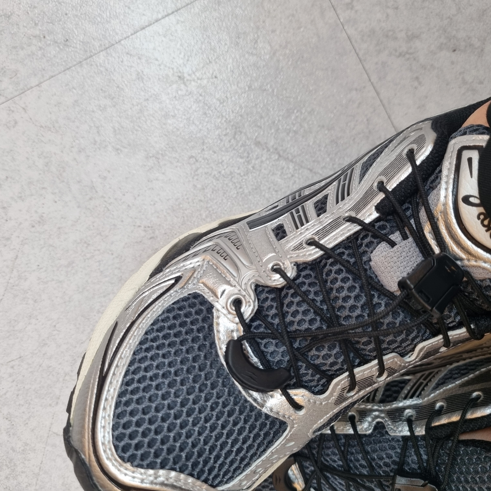 Asics Unlimited Gel-Kayano 14 Carrier Grey Black 착용 스타일