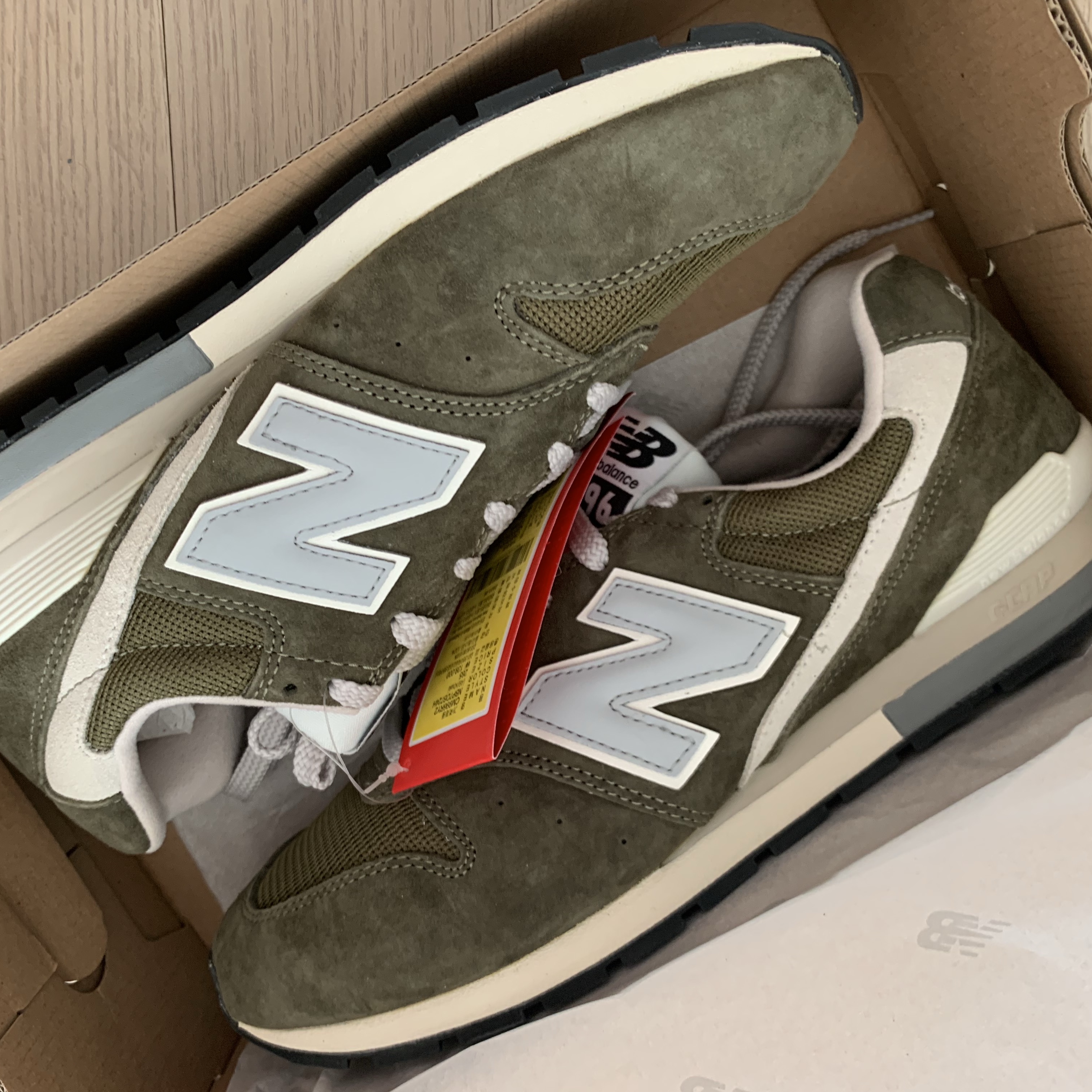 New Balance 996 Khaki 착용 스타일