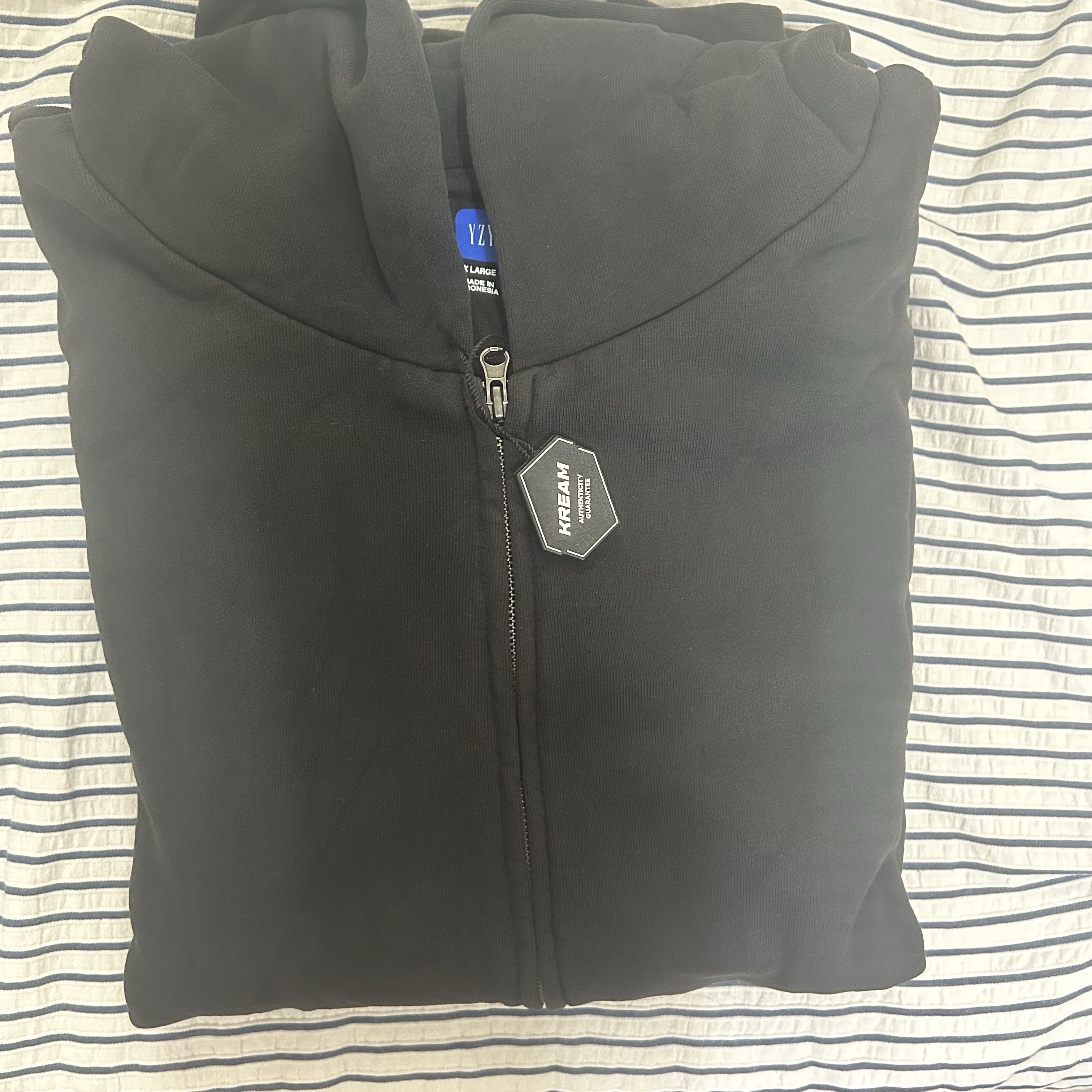 Yeezy YZY Zip-Up Hoodie Black 착용 스타일 - 2