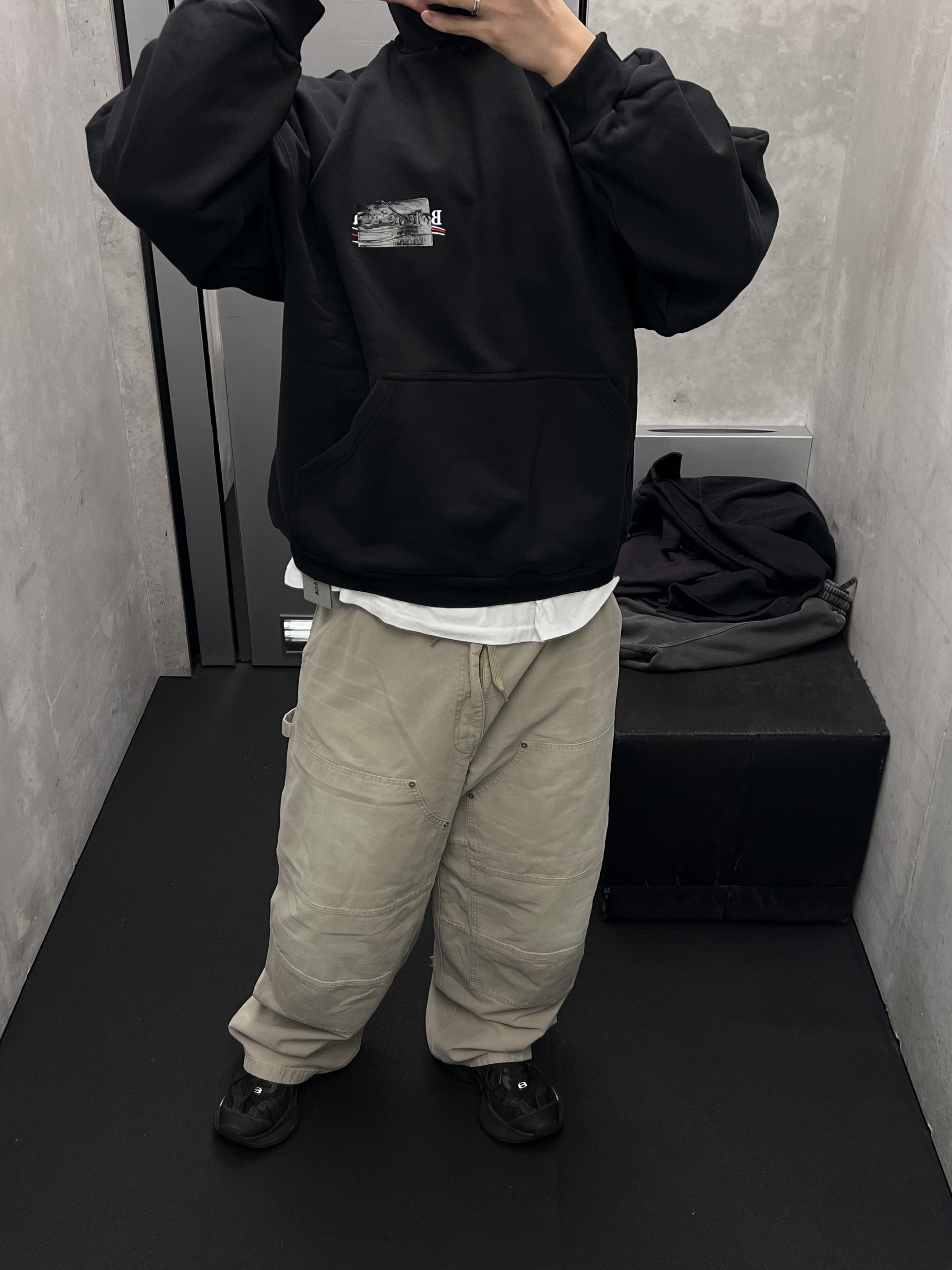 Balenciaga Double Knee Pants Beige, Balenciaga Circuit Sneaker Black 착용 스타일