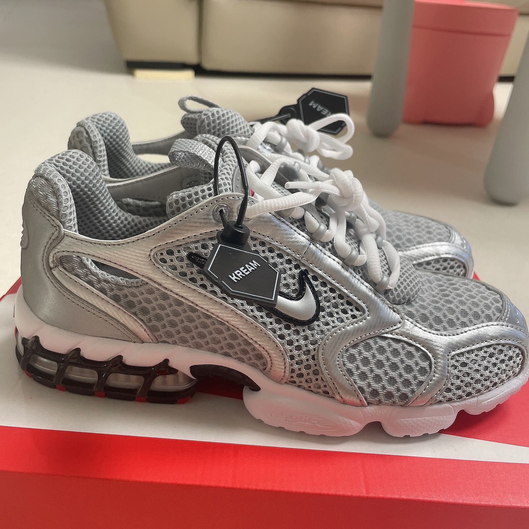 Nike Air Zoom Spiridon Cage 2 Metallic Silver 착용 스타일 - 1