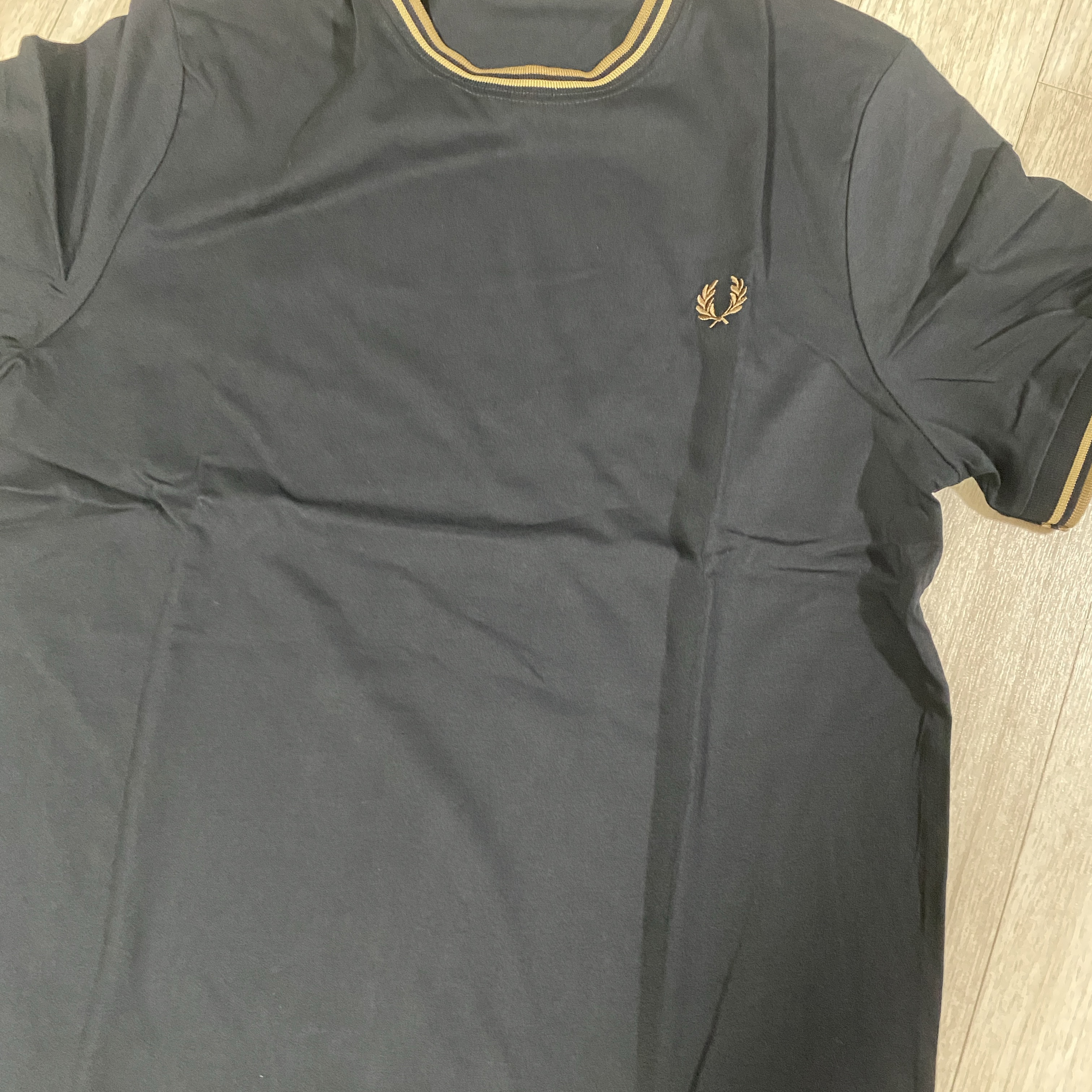 Fred Perry Twin Tipped T-Shirt Black/Warm Stone/Shaded Stone 착용 스타일
