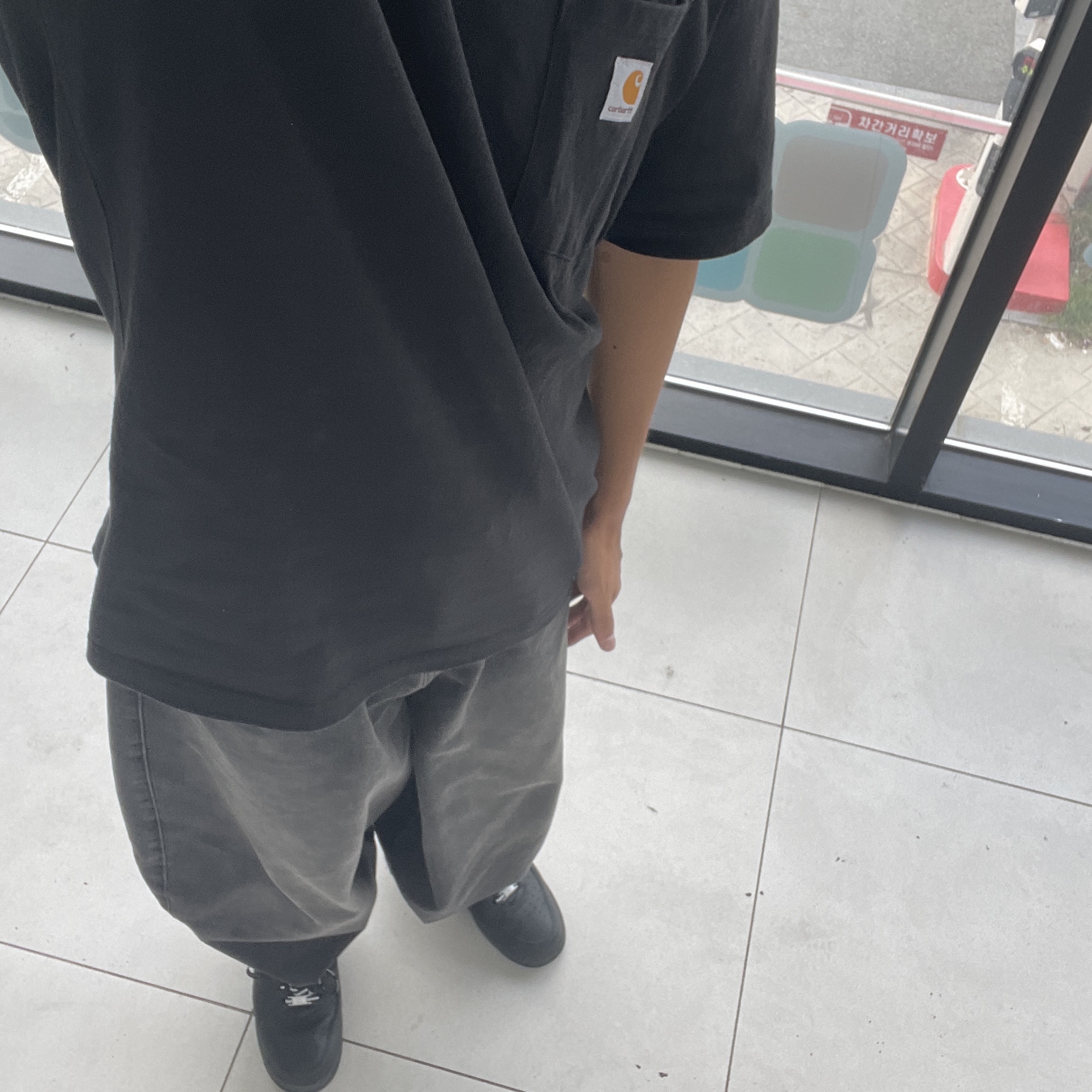 Nike x Supreme Air Force 1 Low Black, Carhartt Loose Fit Heavyweight Regular Short Sleeve Pocket T-Shirt Black 착용 스타일