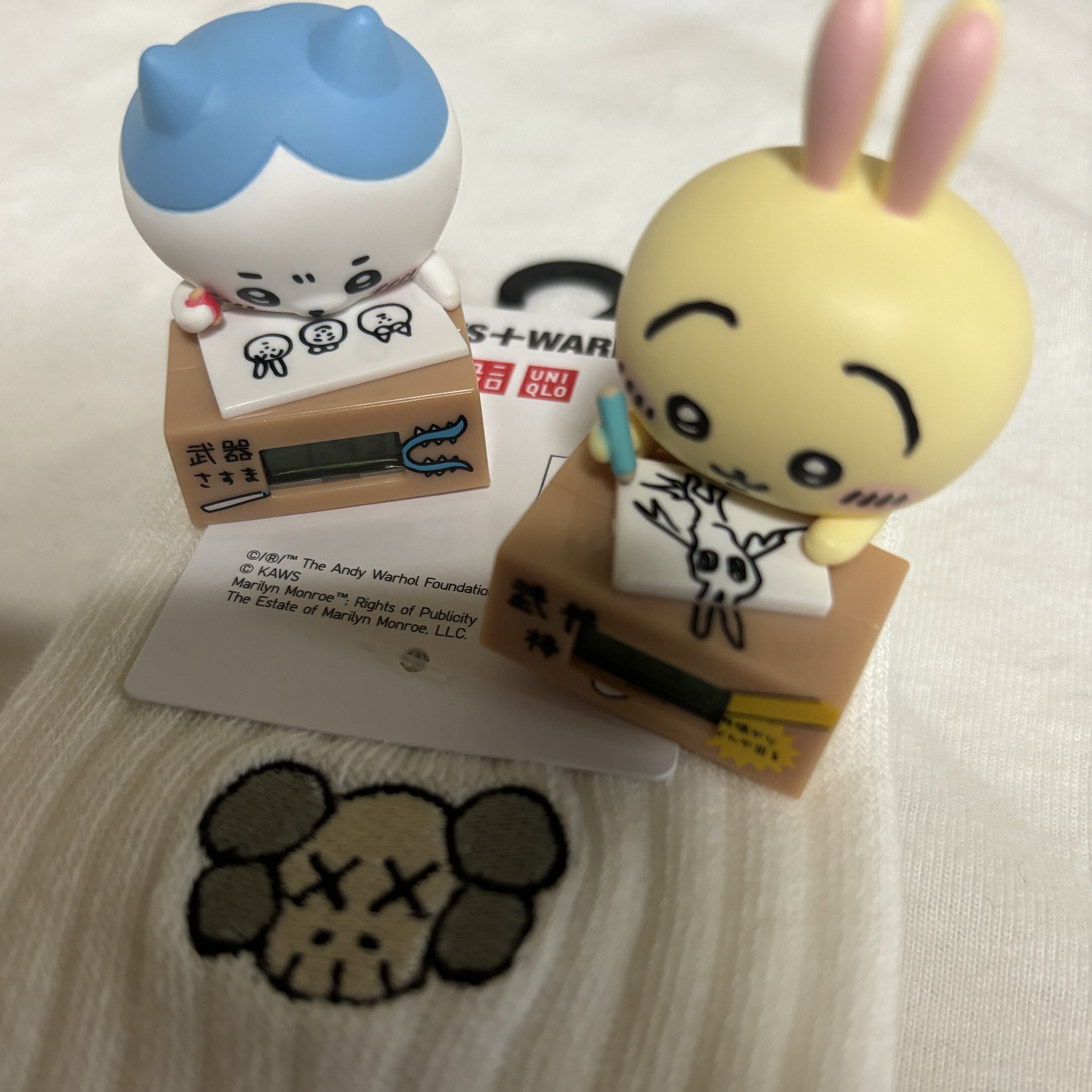 Uniqlo UT x Kaws x Warhol Socks B White 착용 스타일