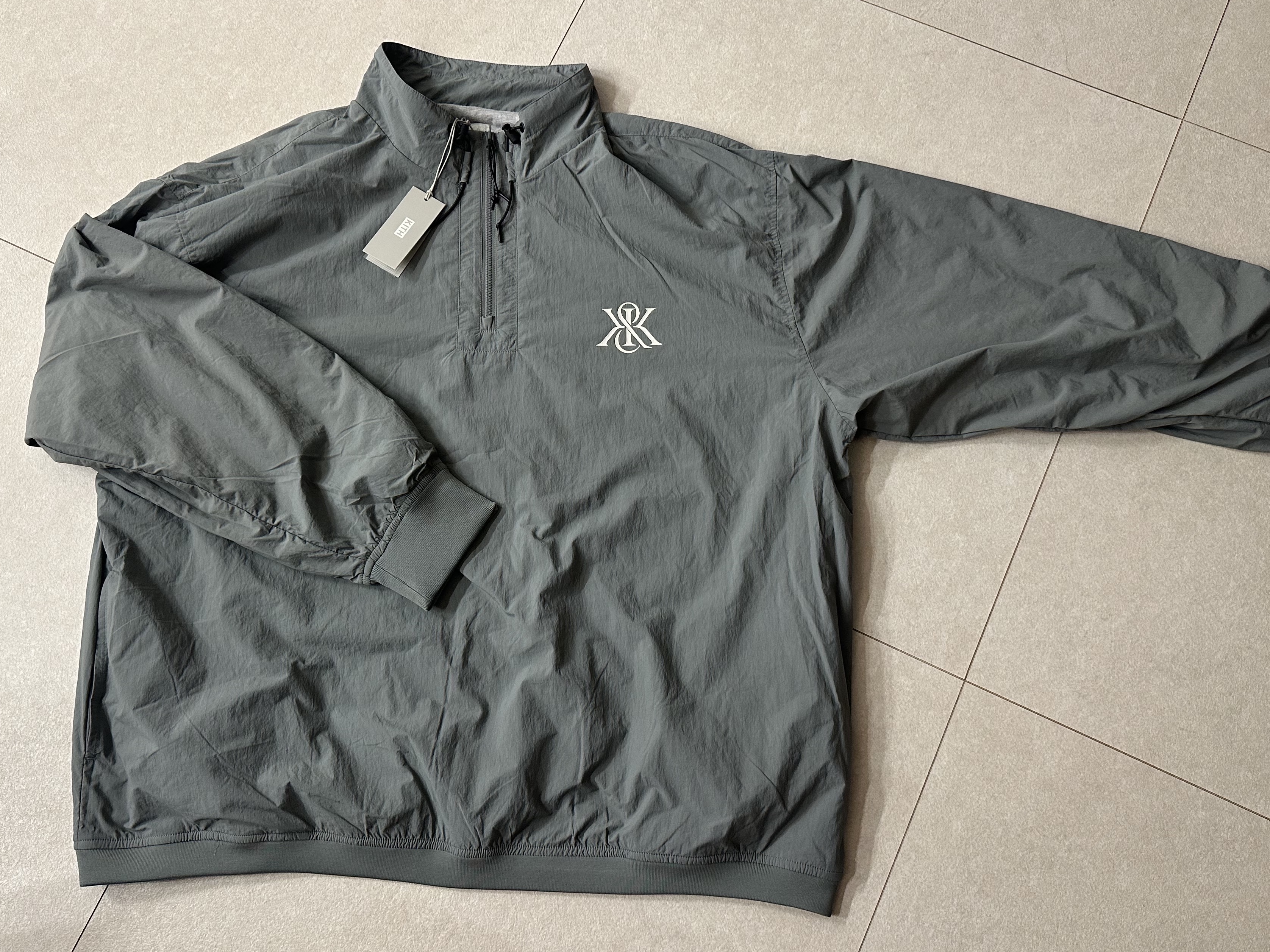 Kith Paper Nylon Ryder Quarter Zip Island, Kith Paper Nylon Ryder Quarter Zip Black 착용 스타일 - 2