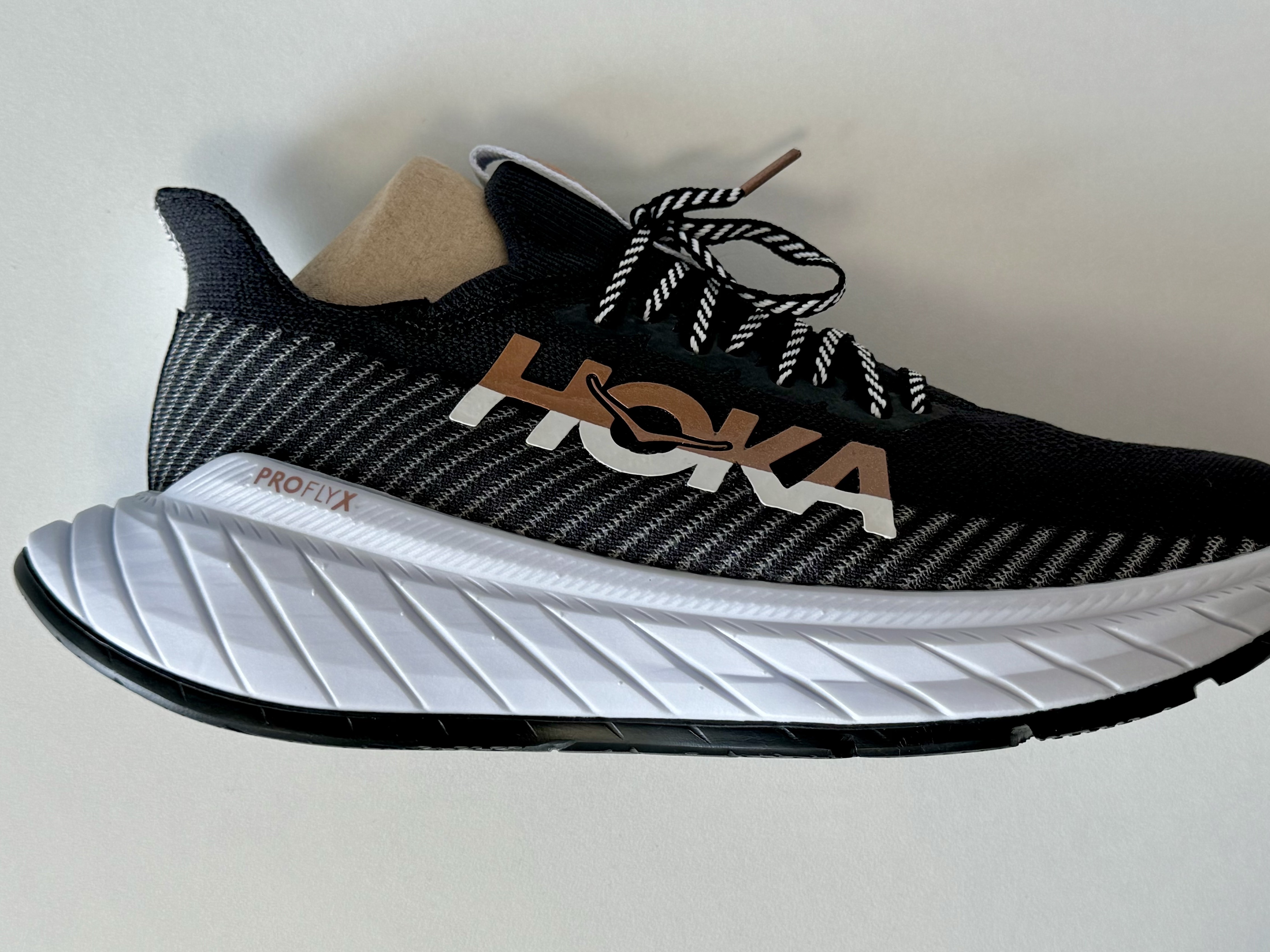 Hoka Carbon X 3 Black White 착용 스타일 - 5