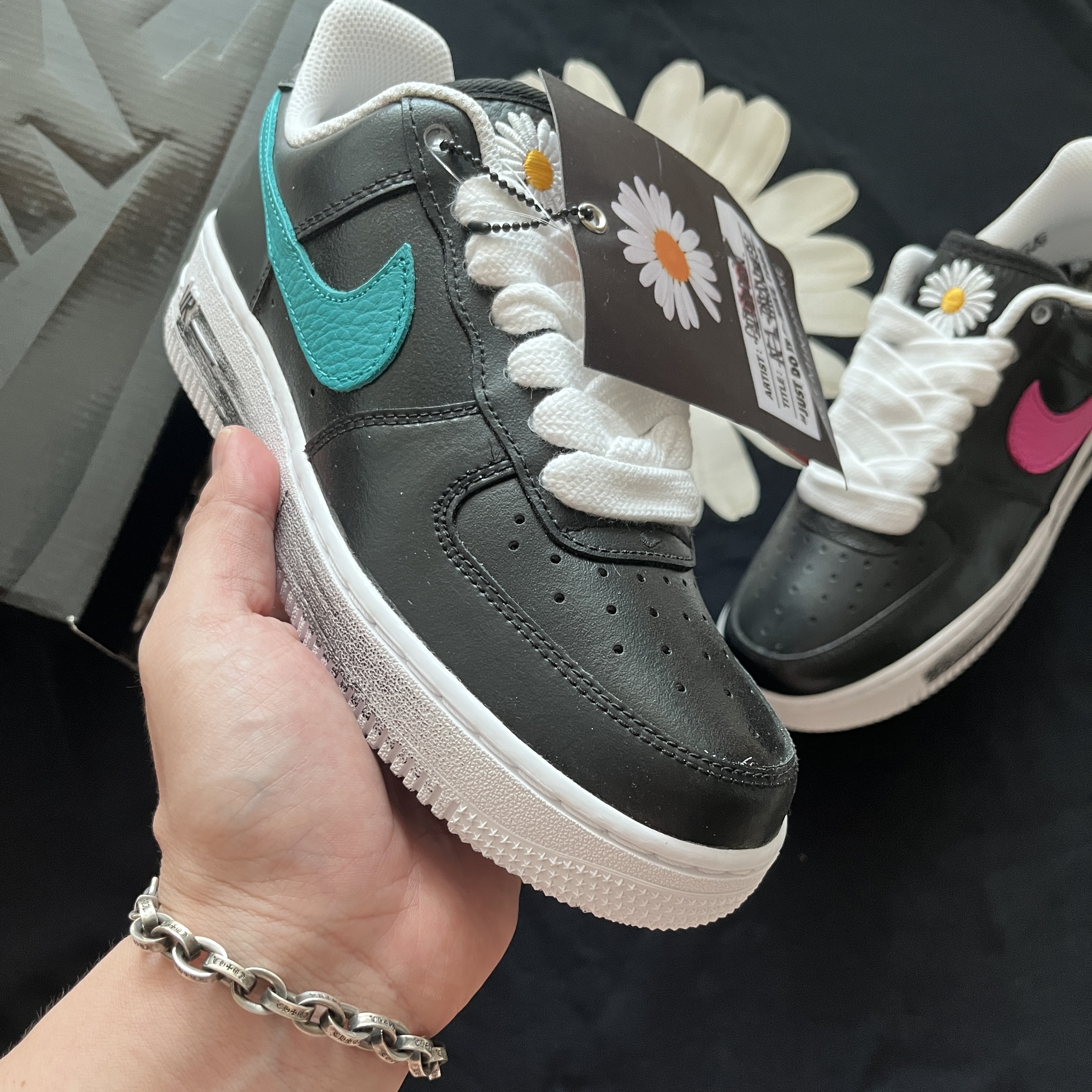 Nike x Peaceminusone Air Force 1 Low Para-Noise 3.0 Black and Multicolor, Nike x Peaceminusone LS T-Shirt Black (DR0098-010) 착용 스타일 - 3