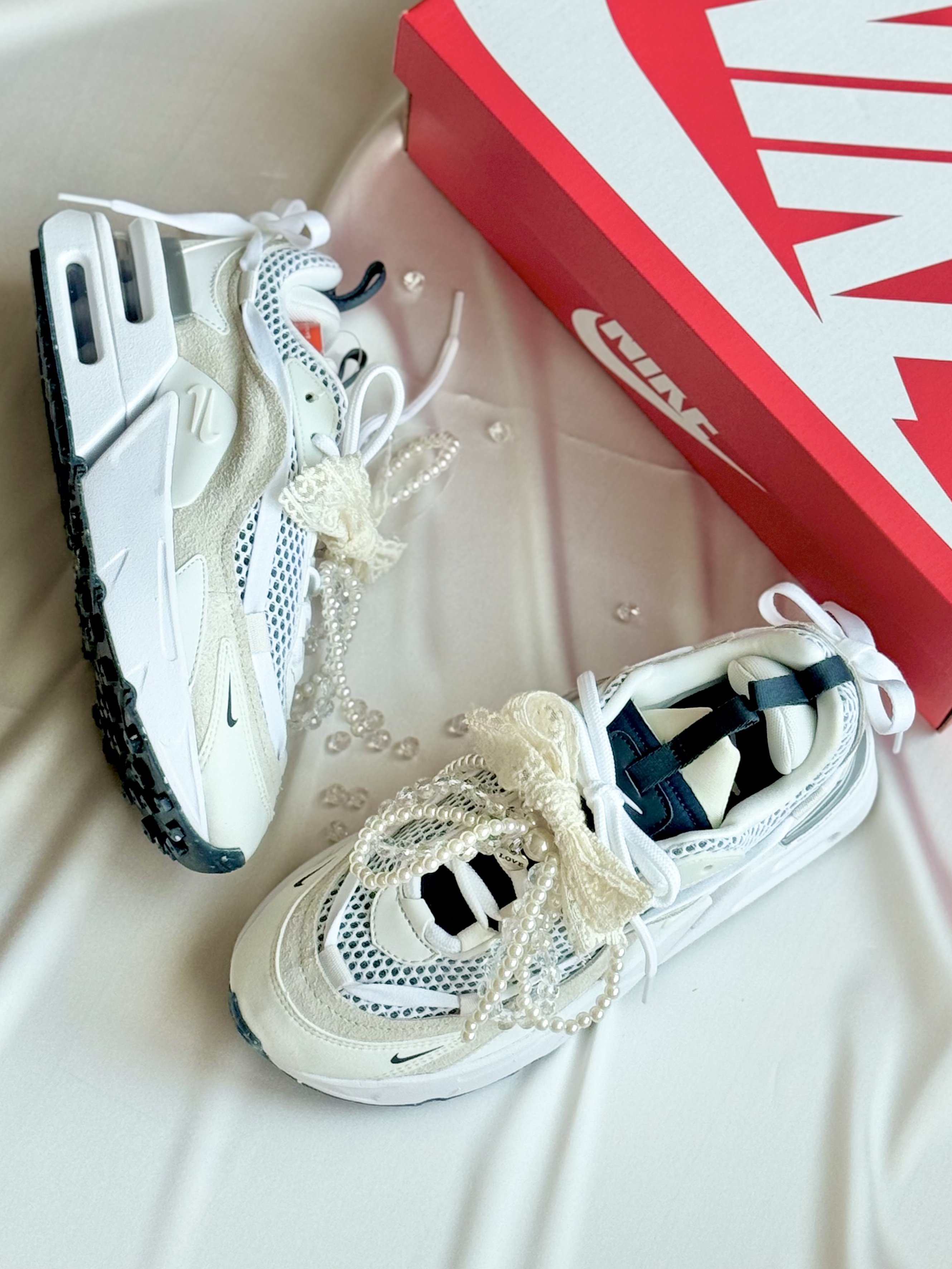 (W) Nike Air Max Furyosa Summit White Armory Navy 착용 스타일 - 1