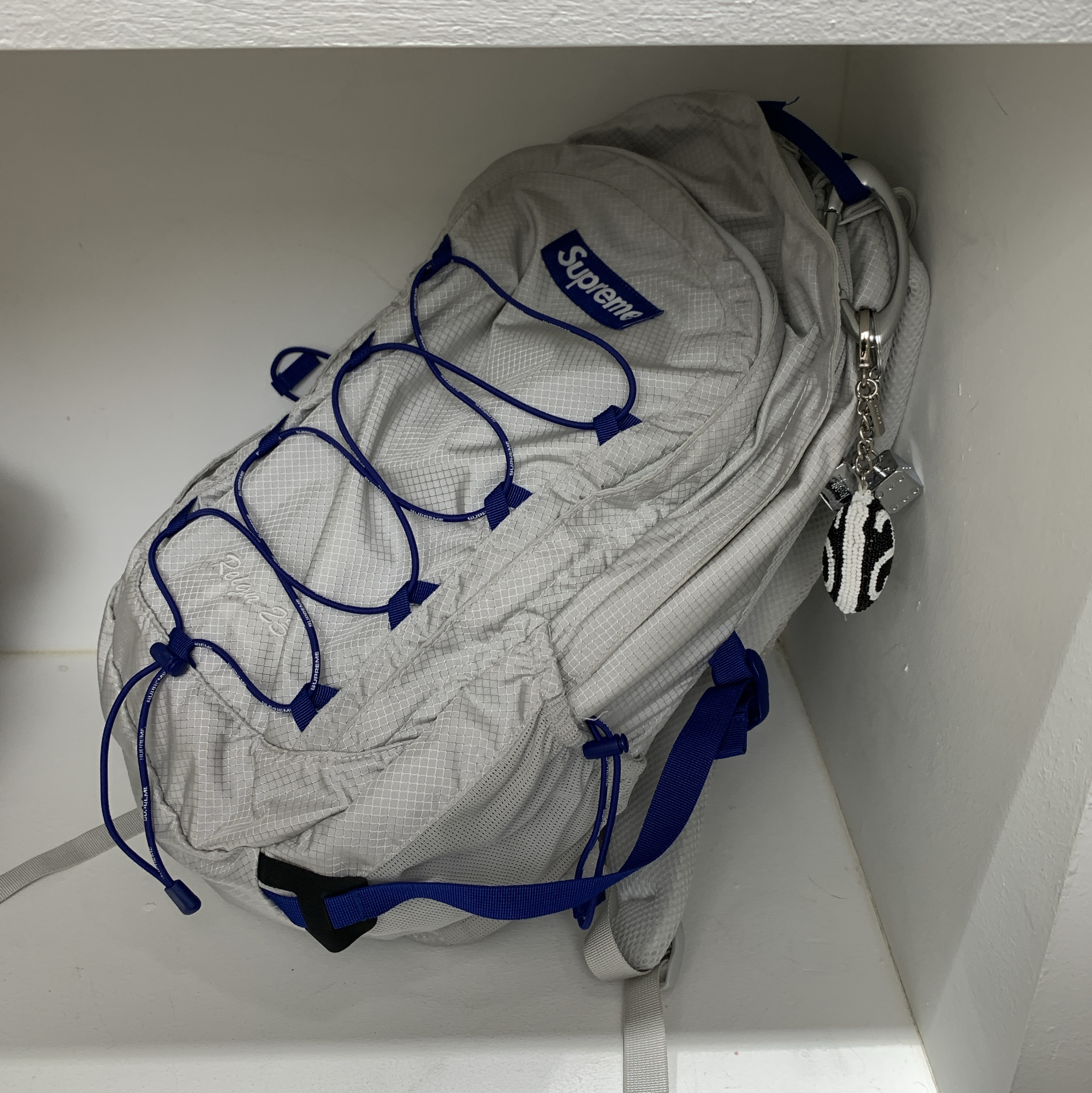 Supreme Backpack Silver - 22SS, Stussy SS Link Beaded Ball Keychain Black 착용 스타일