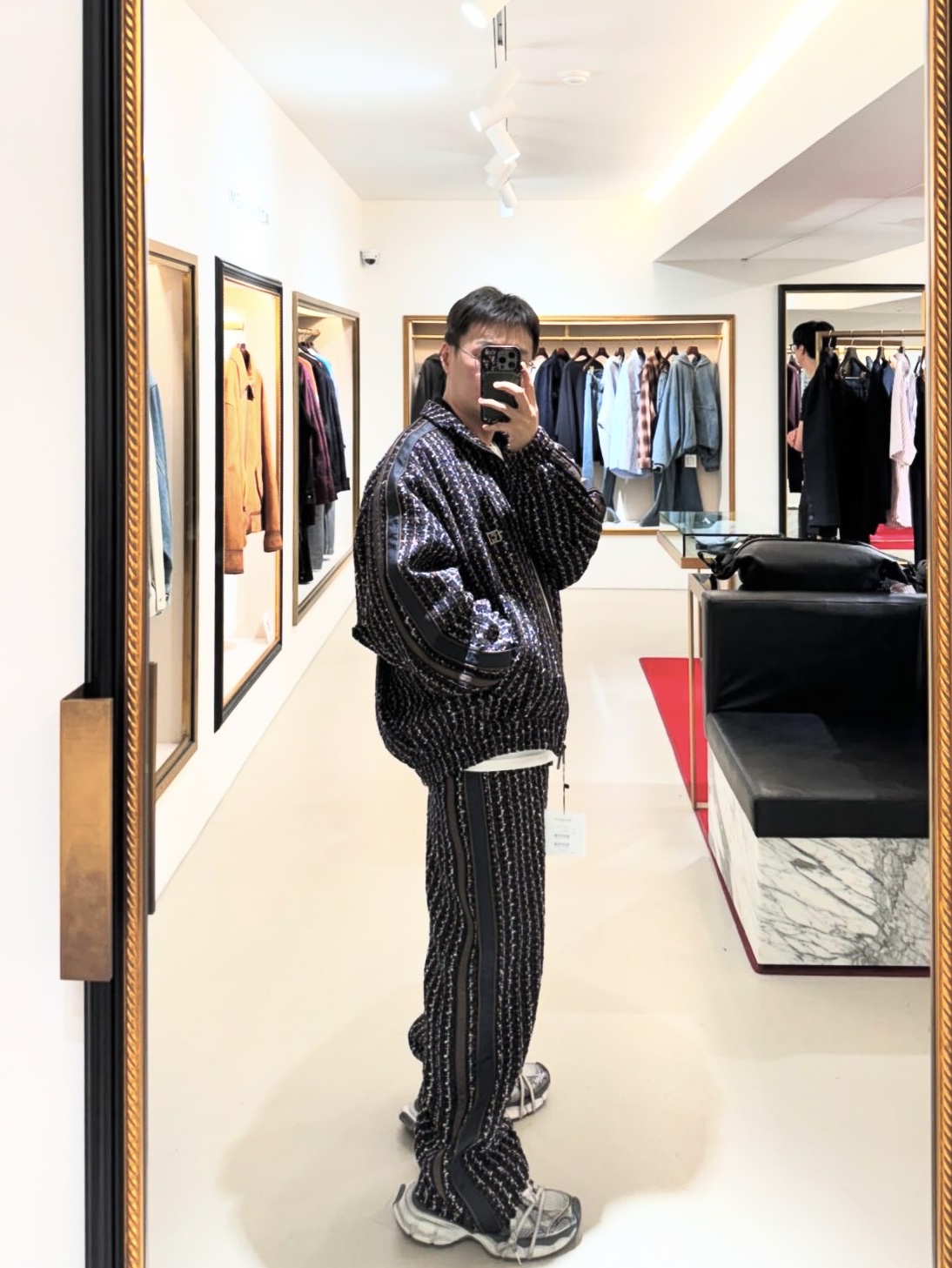 Wooyoungmi Tweed Tracksuit Jacket Brown - 24FW, Supreme Seoul Box Logo T-Shirt White - 23FW 착용 스타일 - 2