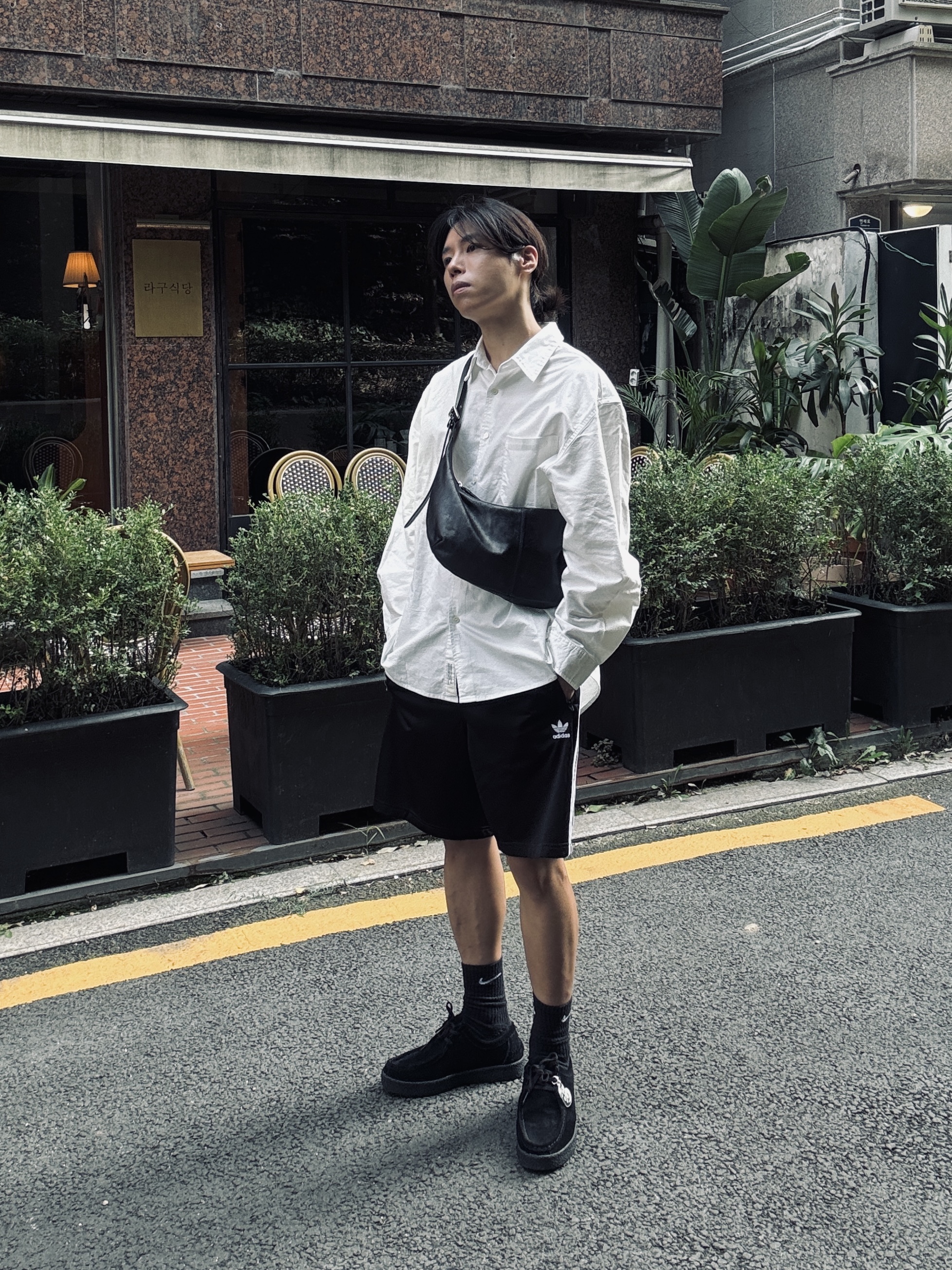 Adidas Adicolor Firebird Shorts Black White - KR Sizing 착용 스타일 - 1